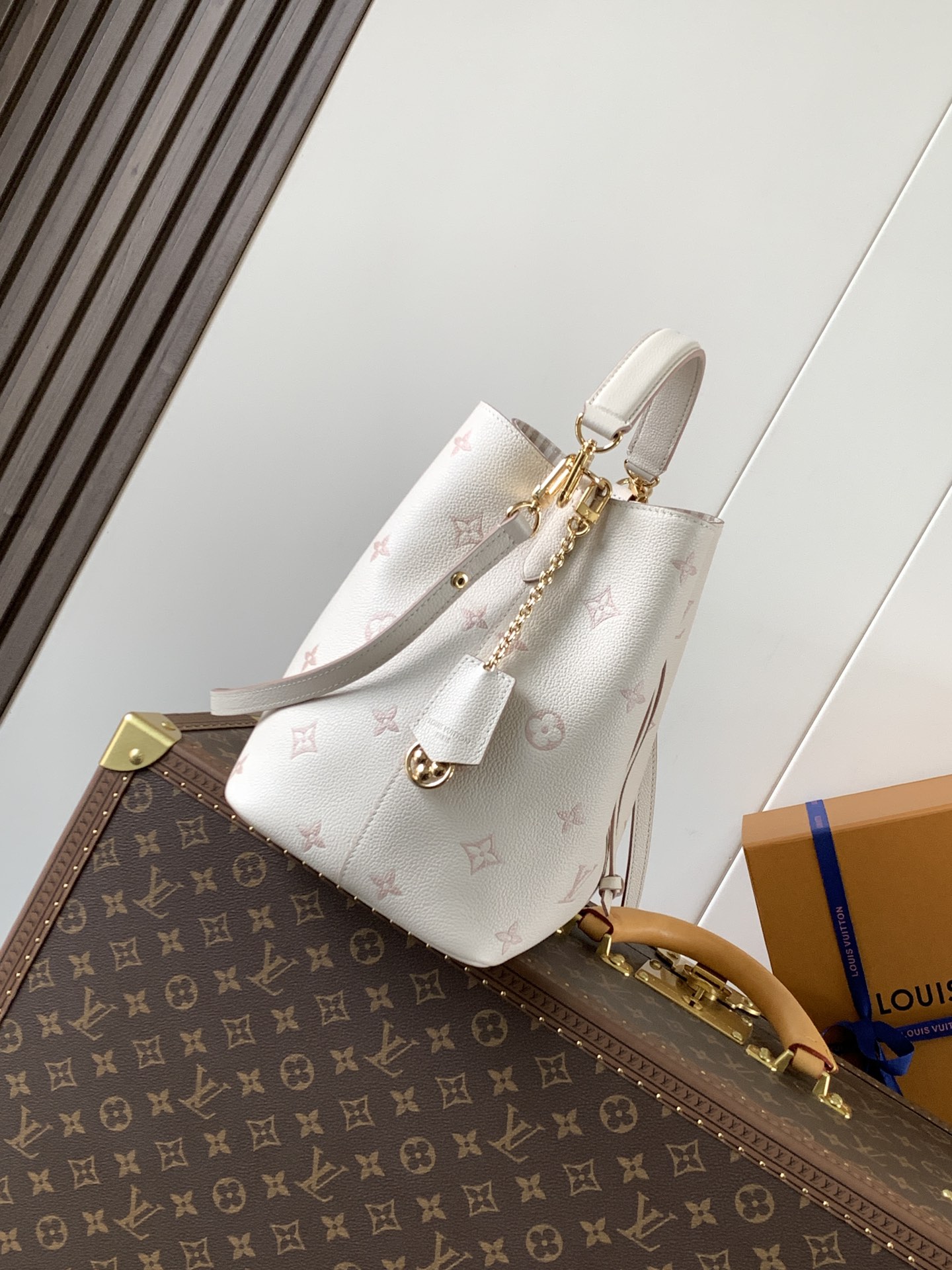 TOP Louis Vuitton LV NeoNoe Medium-Sized Handbag 26*17.5*26cm - White