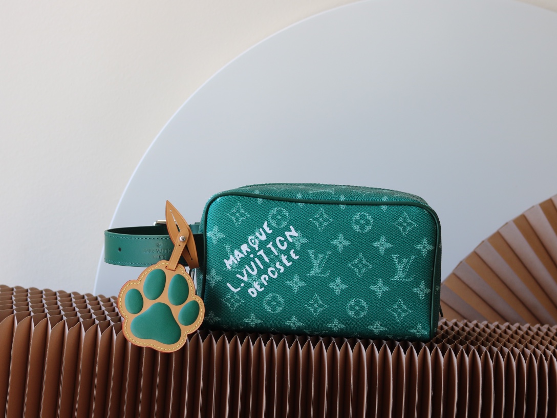 TOP Louis Vuitton LV Locker Dopp Kit Bag 23*13*12cm- Green