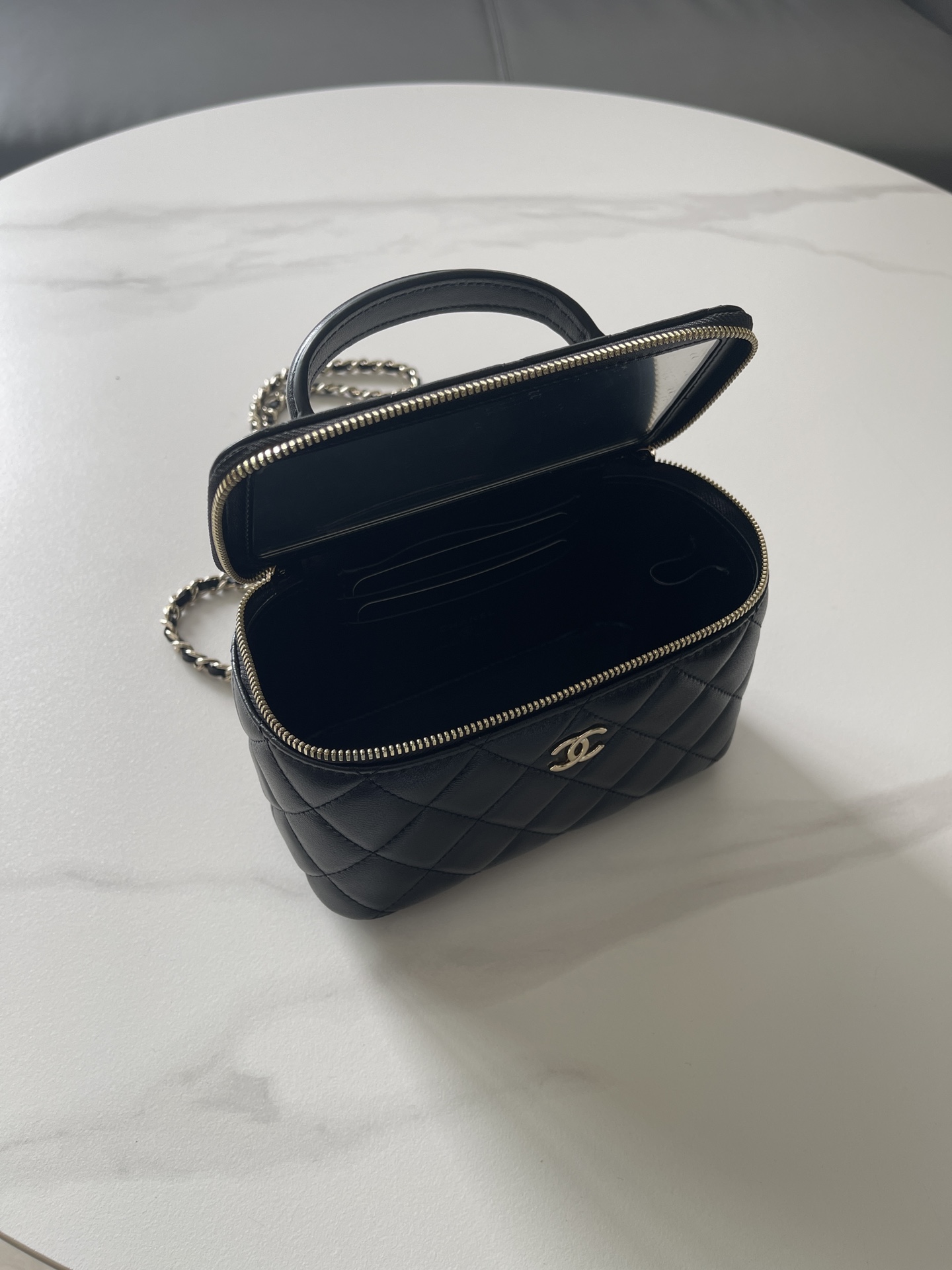 TOP CHANEL Vanity Case Bag 9.5x17x8𝖼𝗆  - Black&GHW