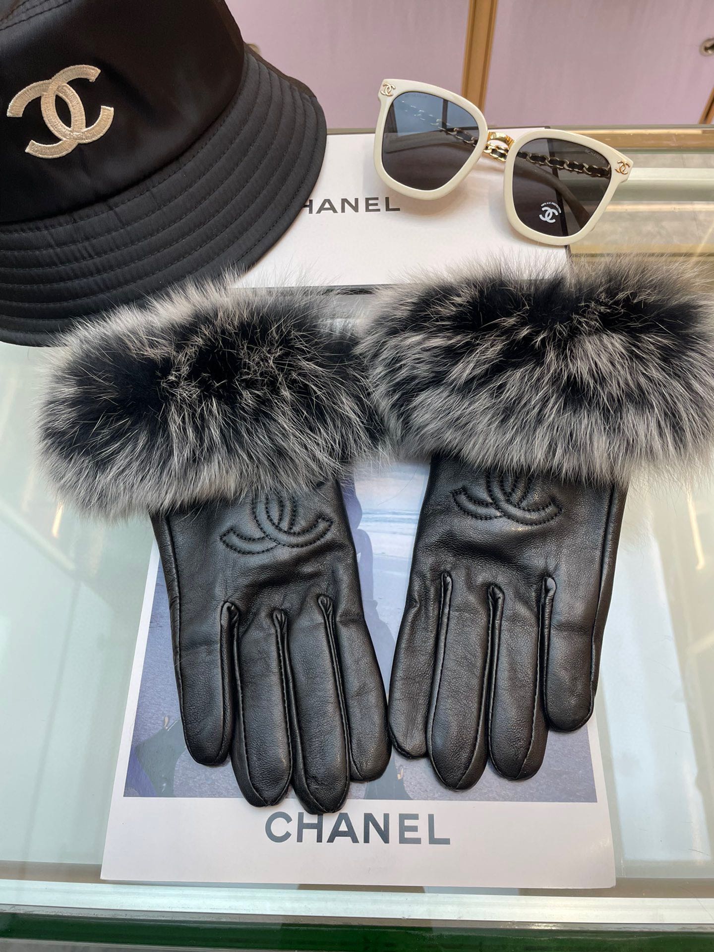 TOP CHANEL  Women's Gloves First Grade Sheepskin Gloves- Black