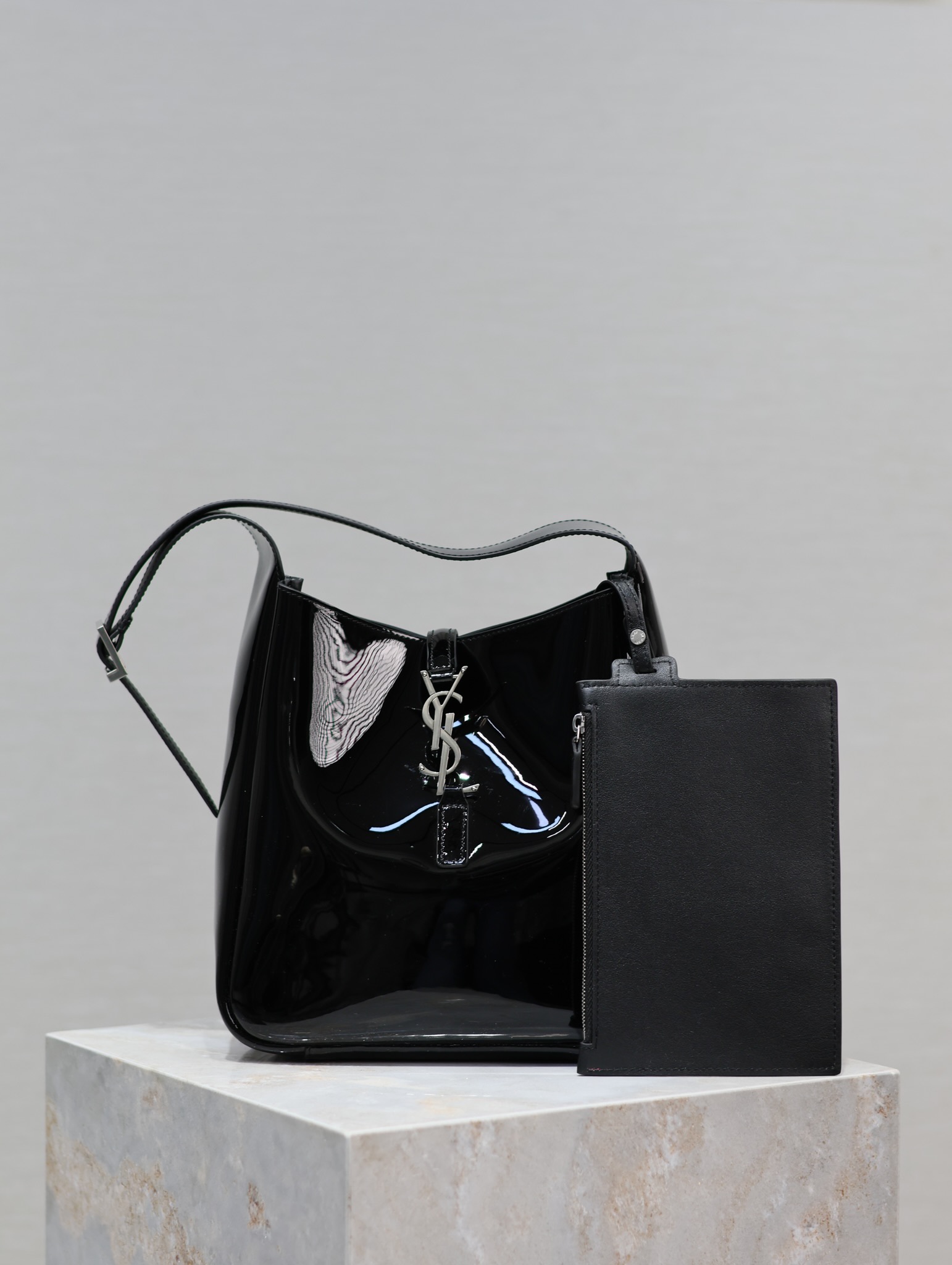 TOP Yves Saint Laurent YSL Patent Leather Le 5A7 Bag 23×22×8.5cm - Black&SHW