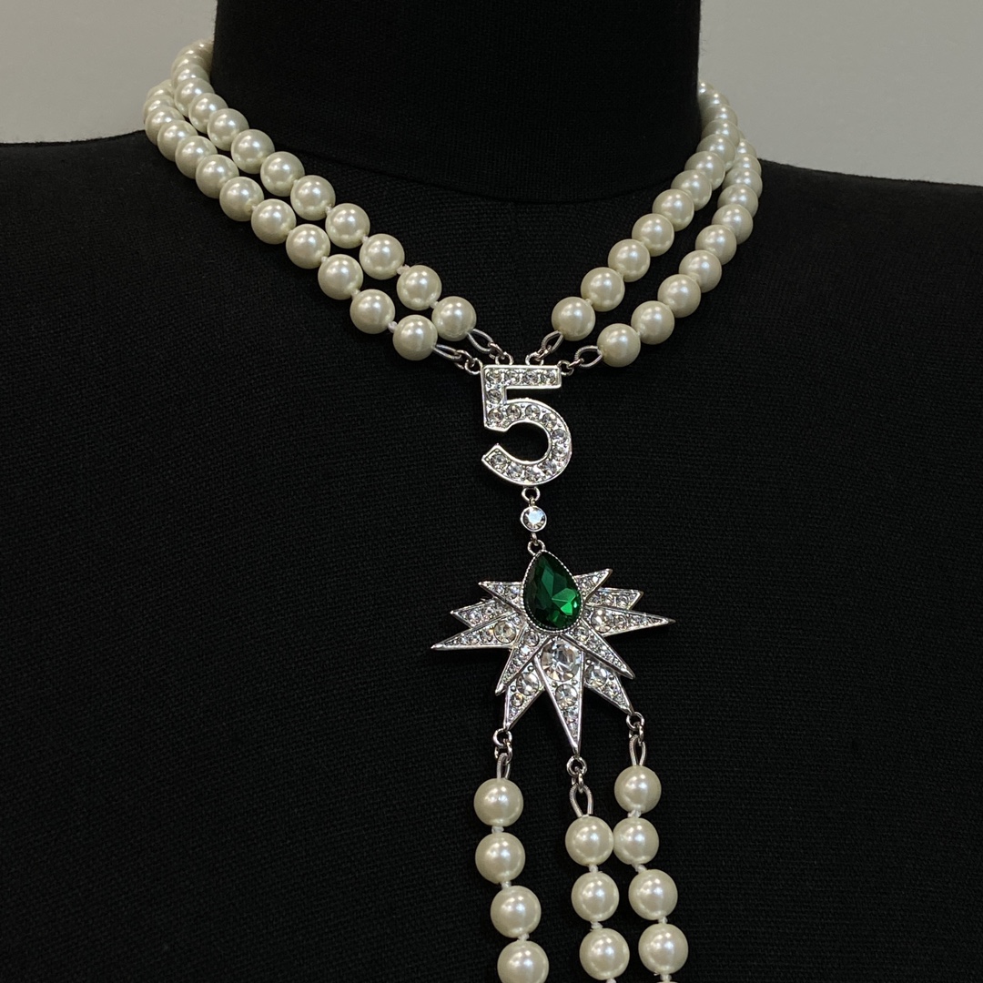 TOP CHANEL CC Necklace with Pearl