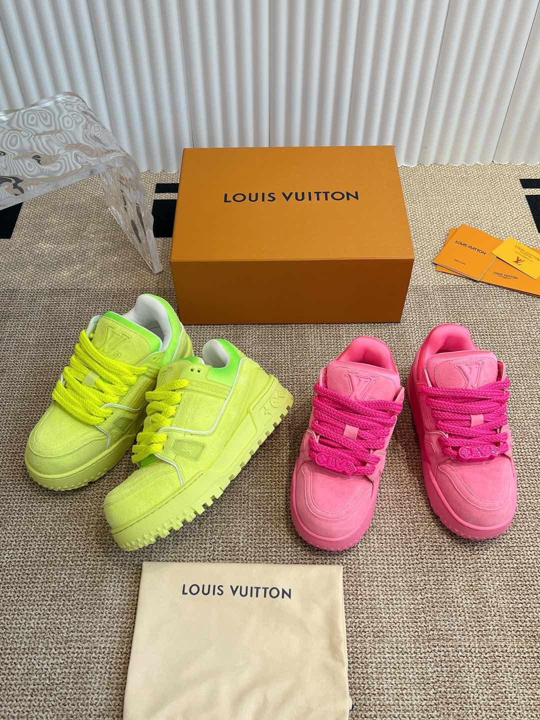 TOP Louis Vuitton LV Sneakers - 2 Colors