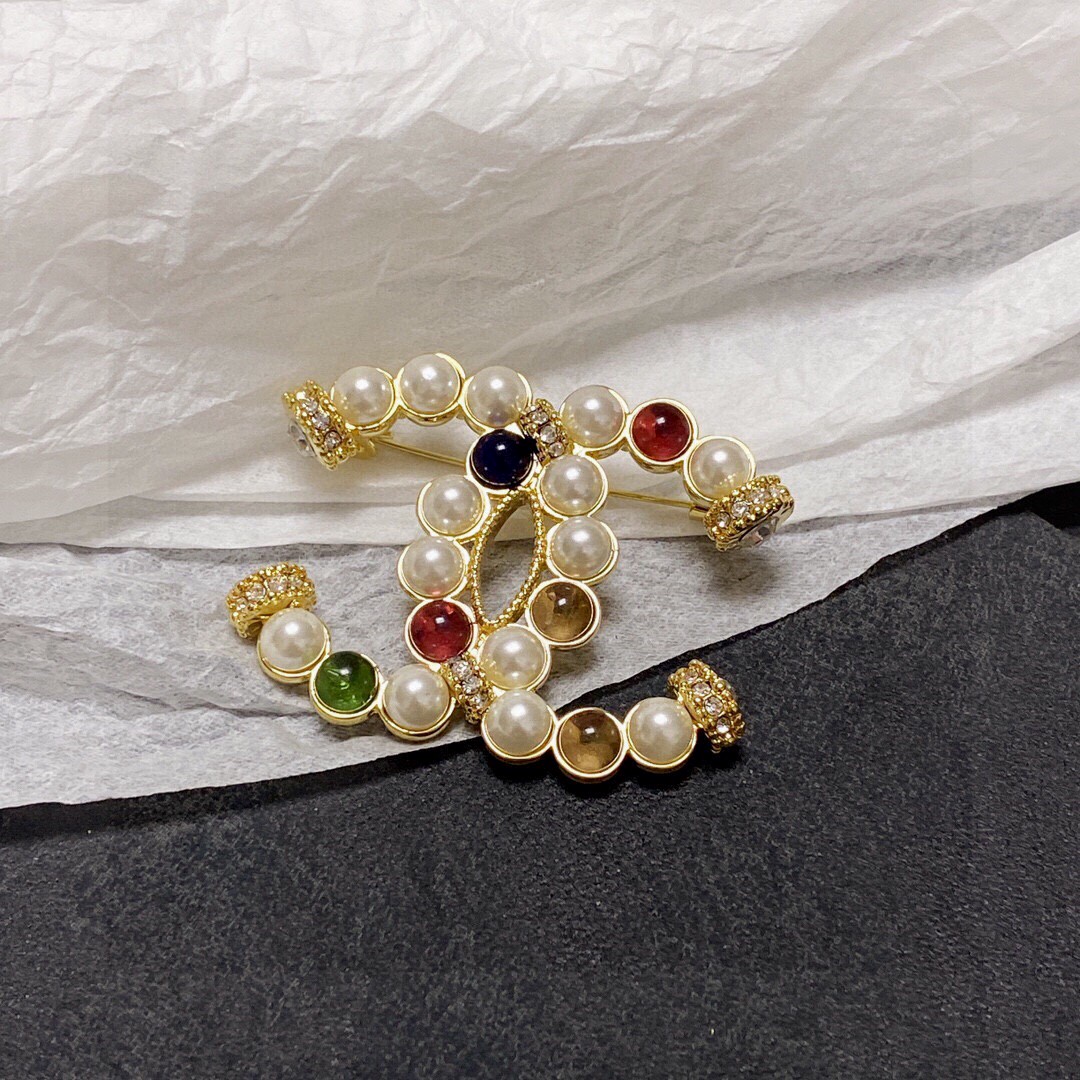 TOP CHANEL  Crystal & Pearl Brooch