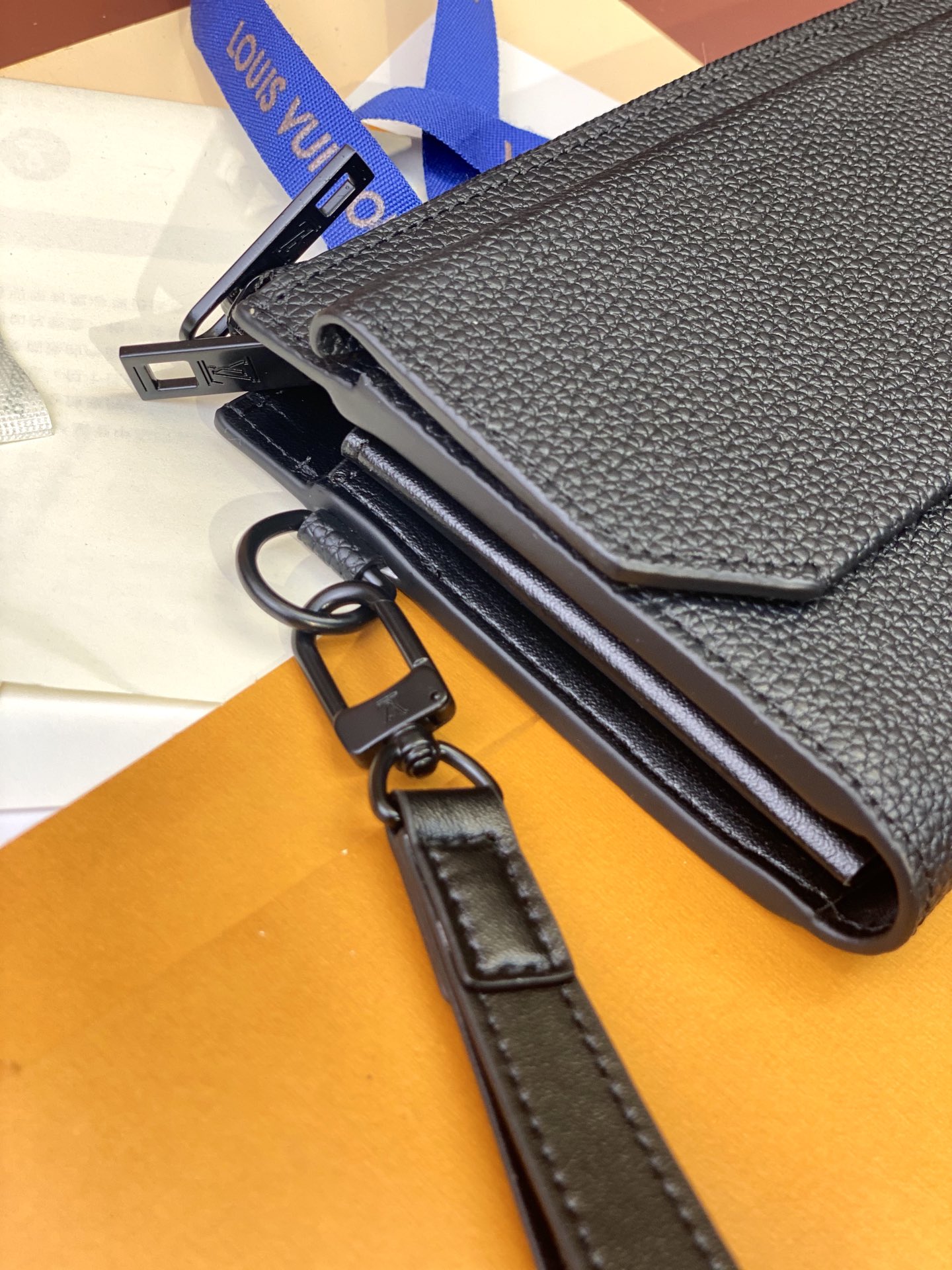 TOP Louis Vuitton LV Aerogram Wallet 20x11x2.5cm - Black