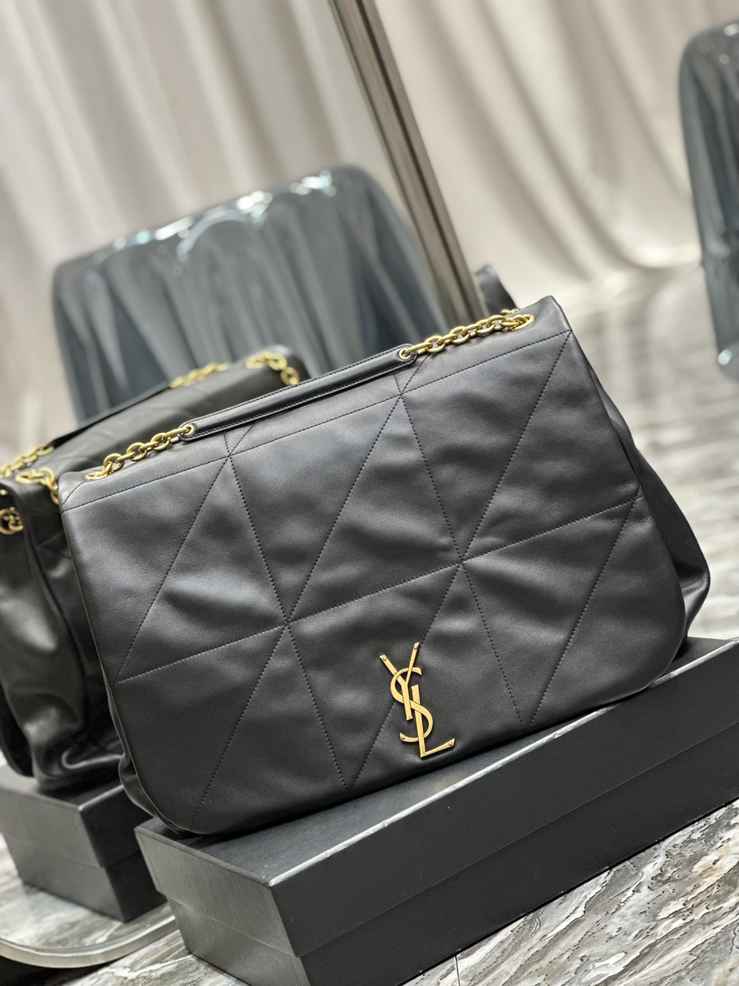 TOP Yves Saint Laurent YSL JAMIE Bag - Black & GHW - Lambskin