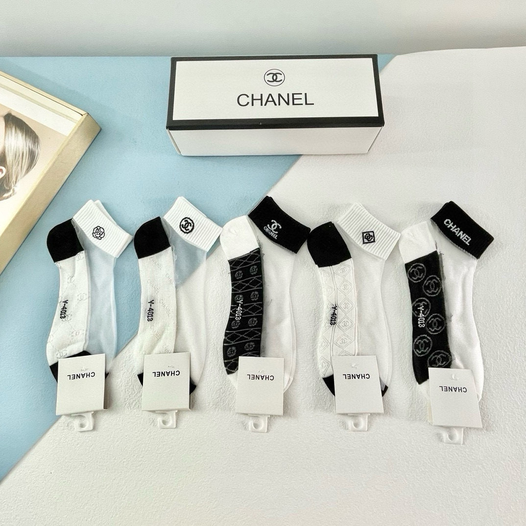 TOP CHANEL Socks - 5 Pieces as a Set