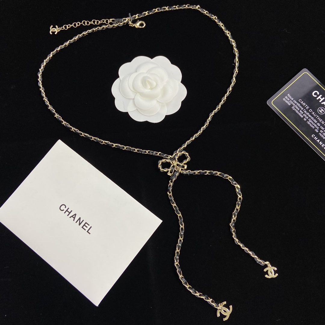 TOP CHANEL Sweater Chain Necklace