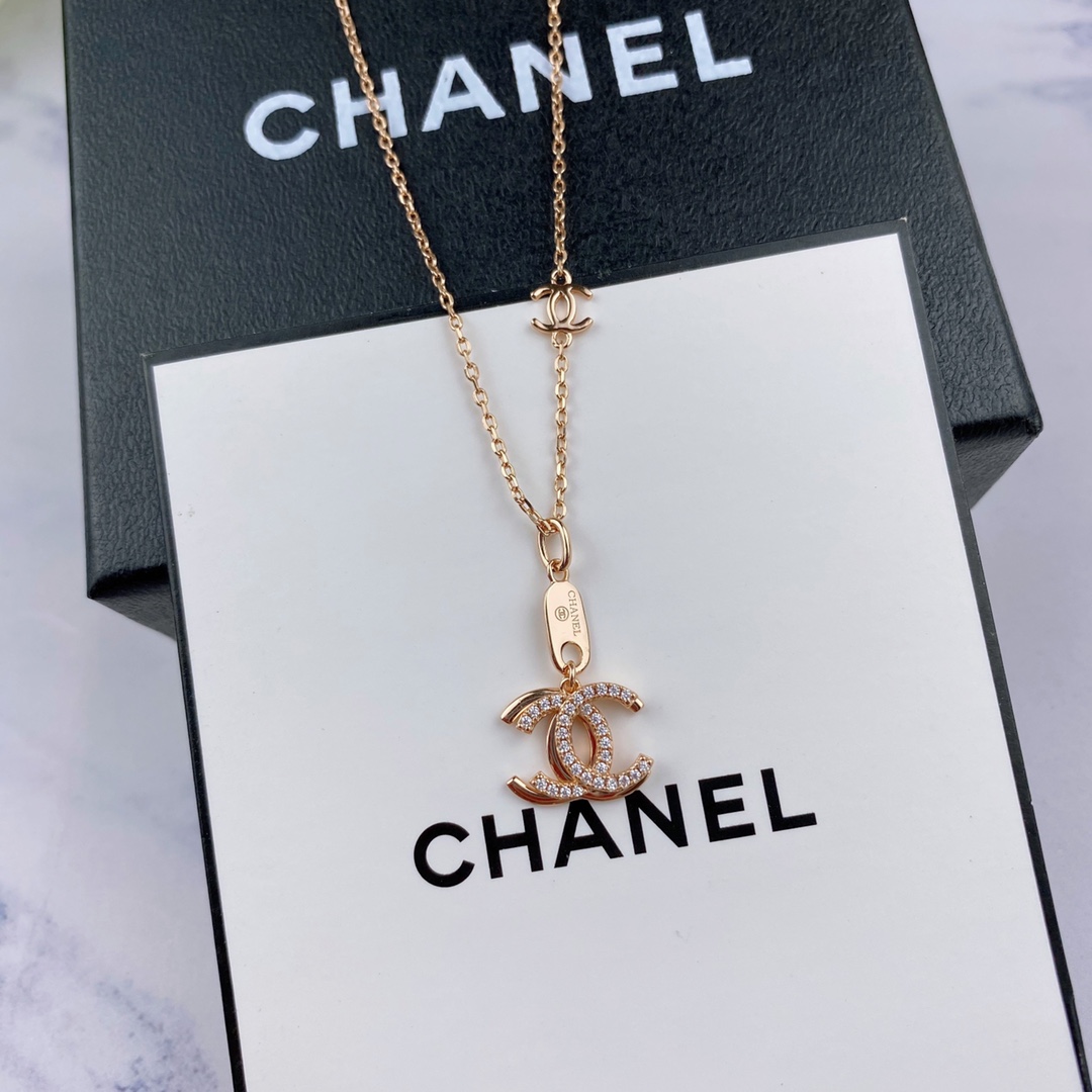 TOP CHANEL Double C Necklace