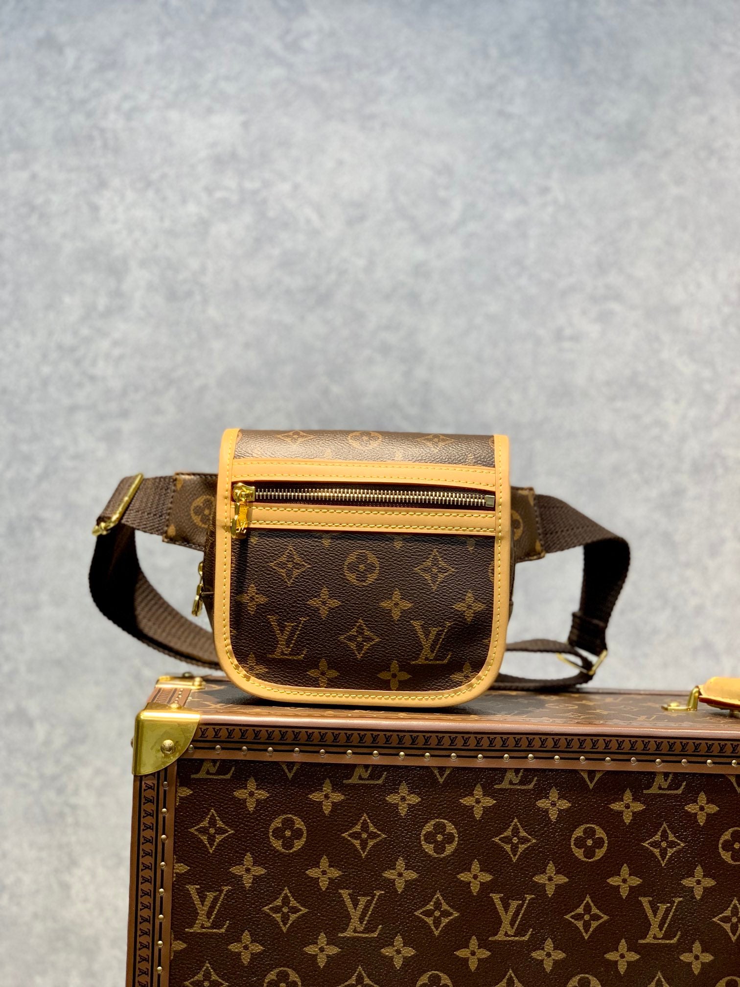 TOP Louis Vuitton LV L*V Bosphore Waist Bum Bag Monogram Pouch