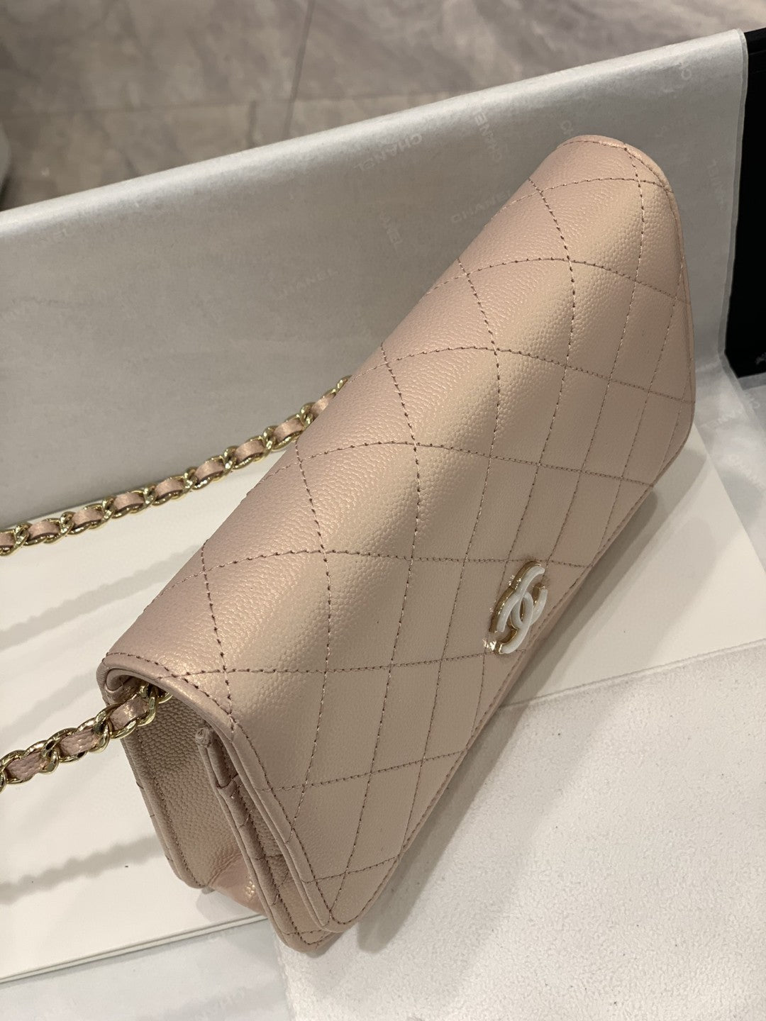 TOP CHANEL WOC Pearl Logo- Iridescent Pink