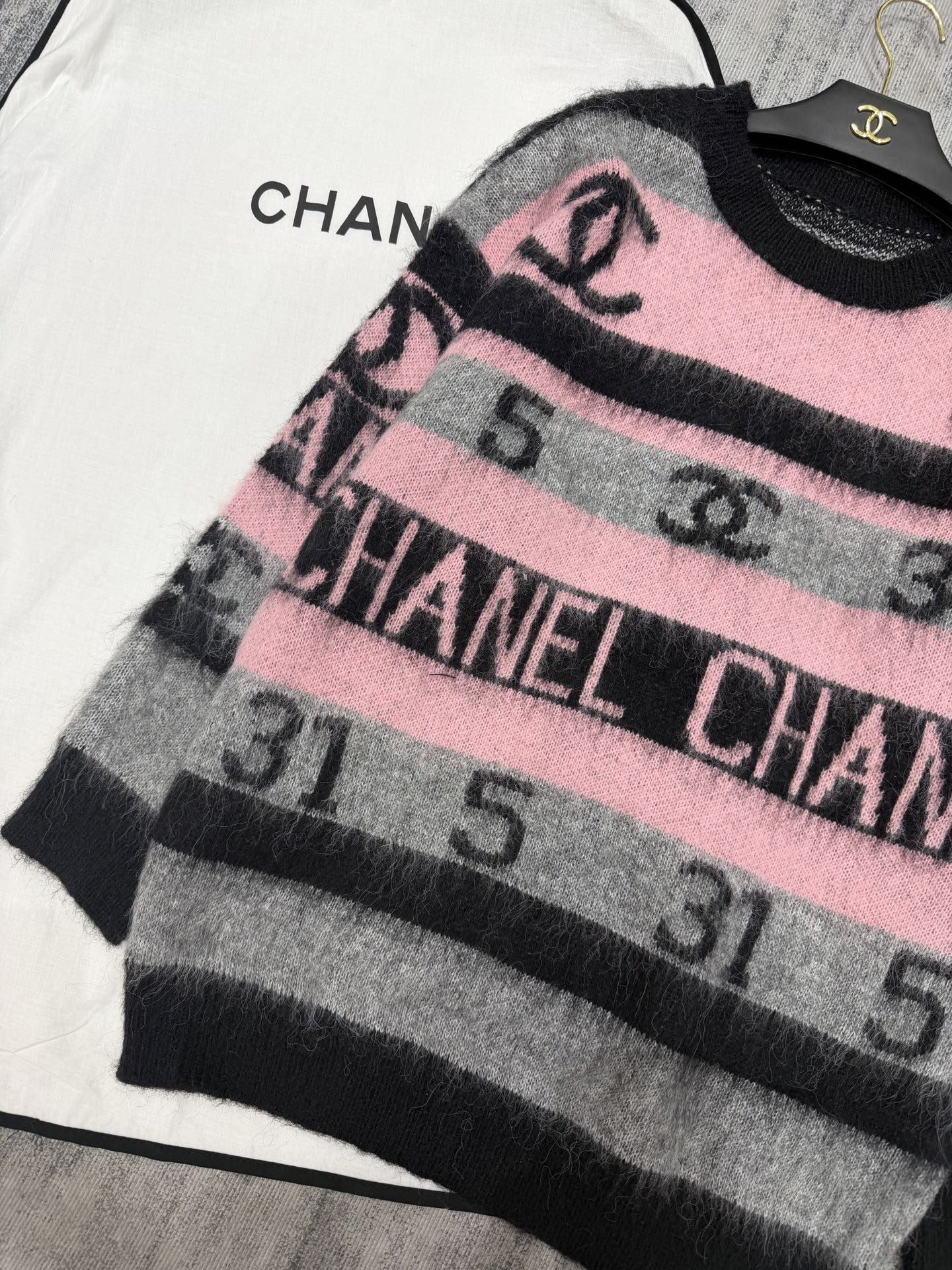 TOP CHANEL Sweater -  Pink and Black
