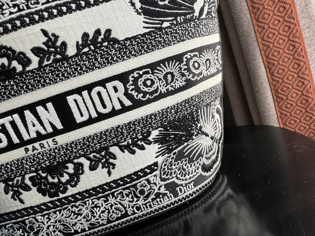 TOP Christian Dior Butterfly Embroidered Vegetable Basket Bags 27*20*8cm - Black