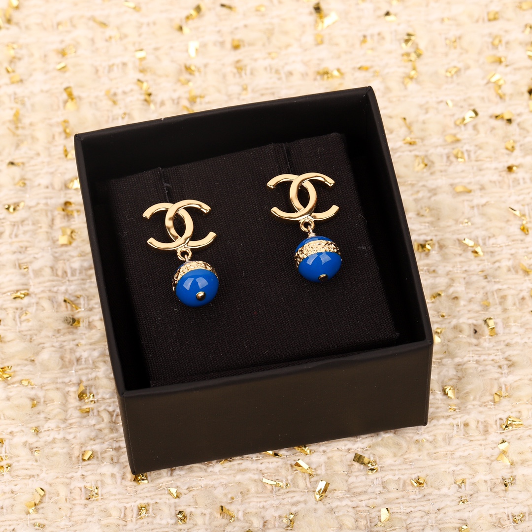 TOP CHANEL CC Pendant Earrings