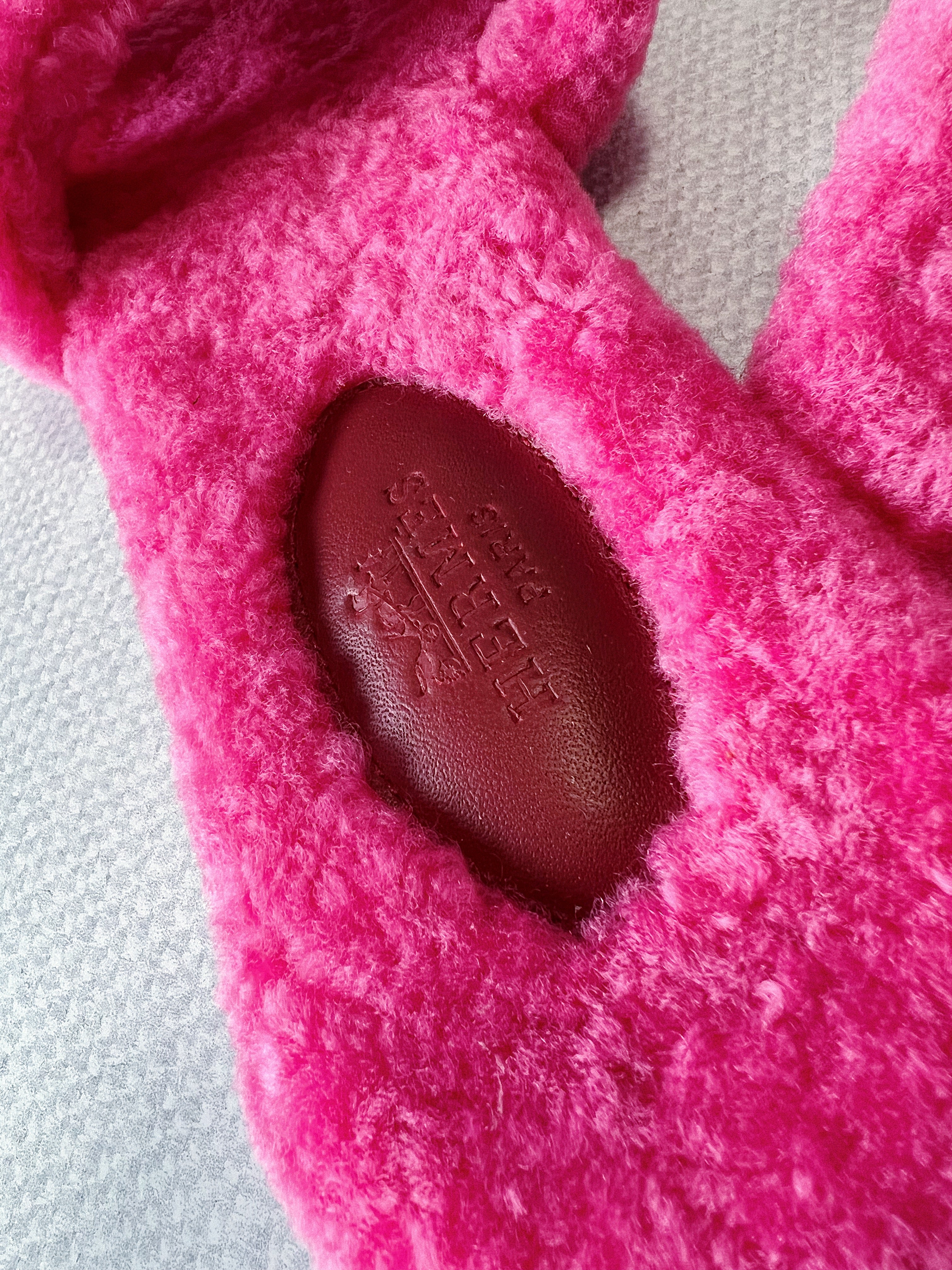 TOP HERMES Oran Open Toes Teddy Bear Sandals - Hot Pink