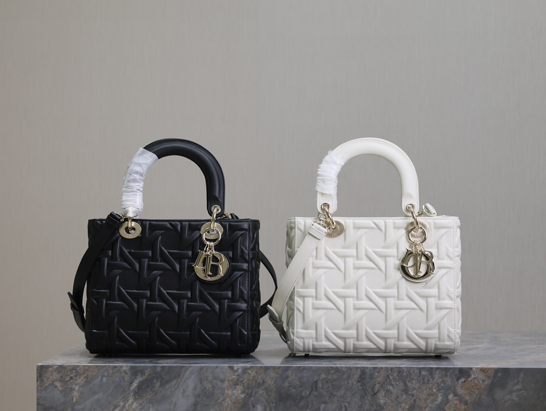 TOP Christian Dior Lady Dior Bag  24 × 20 ×11 CM-2 Colors