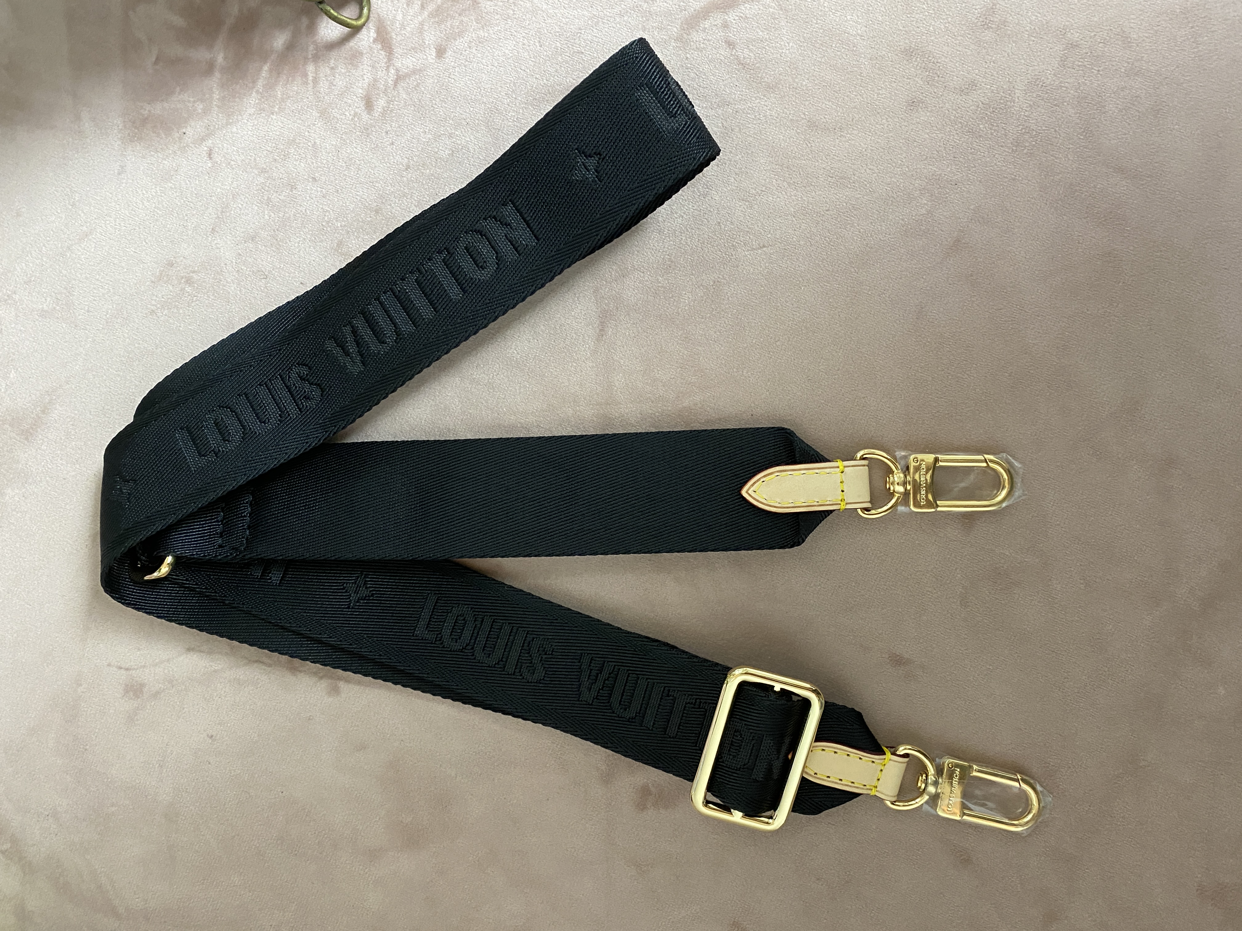 TOP Louis Vuitton LV £V MultiPochette Strap - Black