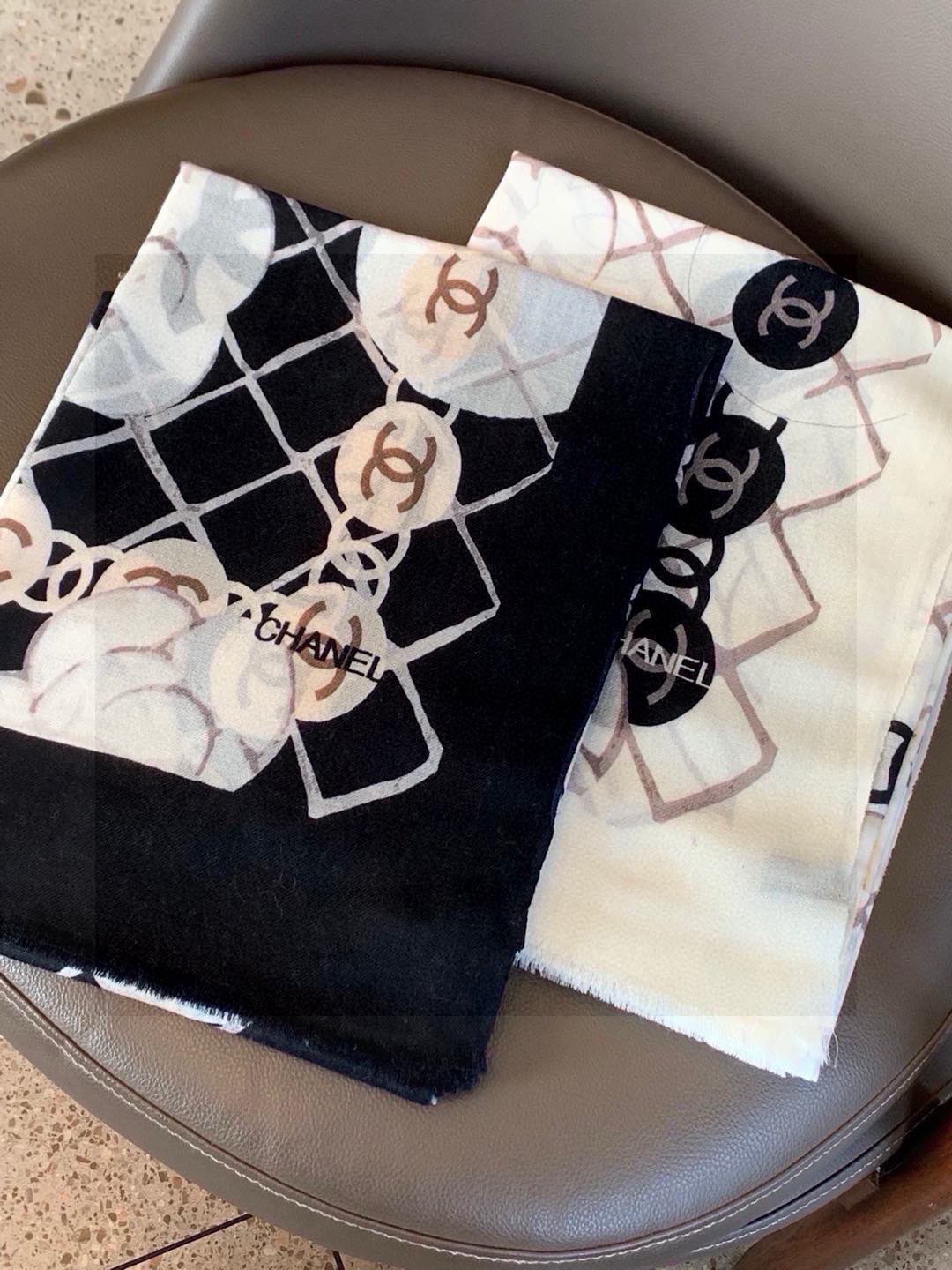 TOP CHANEL Cashmere Scarf 110x200cm - 2 Colors