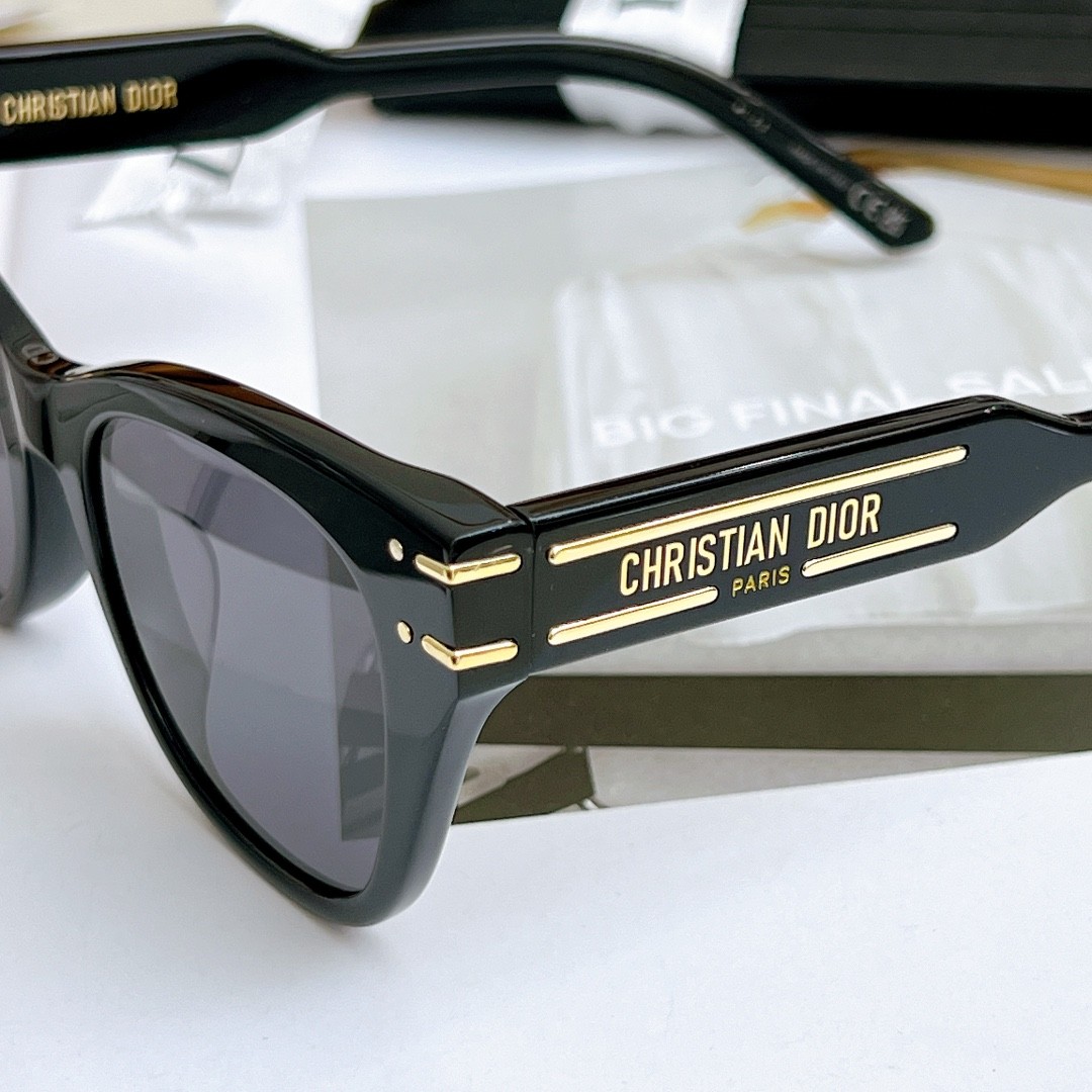 Dior DiorSignature B41 Vintage Cat Eye Black Frame Sunglasses, Gold Trim Decor, Face Slimming Outdoor Shades