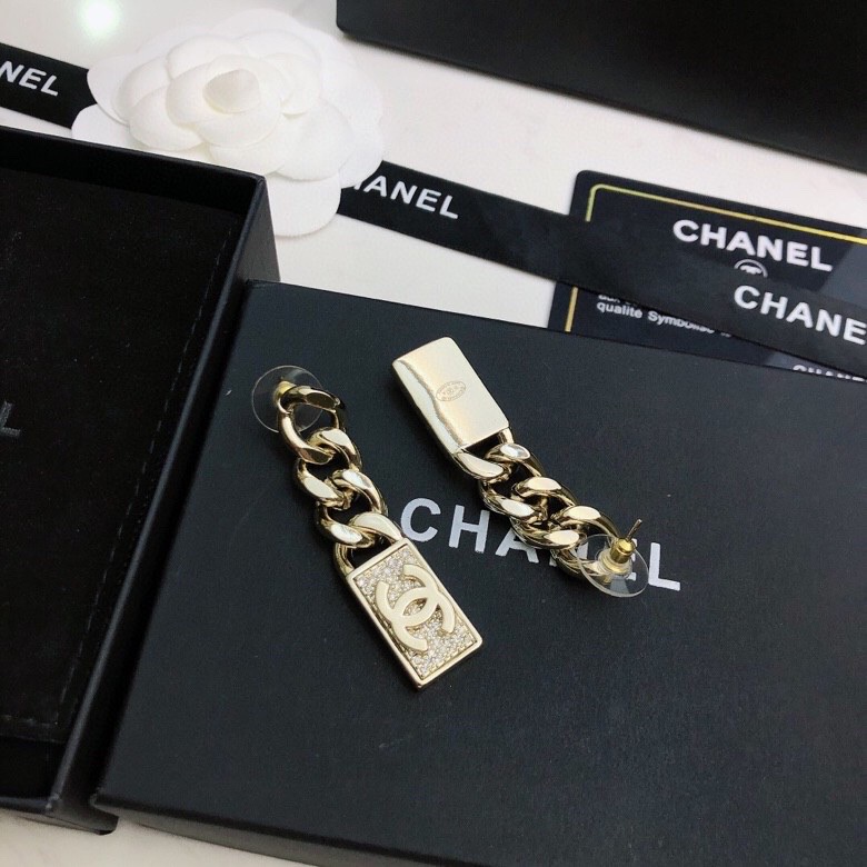 TOP CHANEL Chain Square Stud Earrings