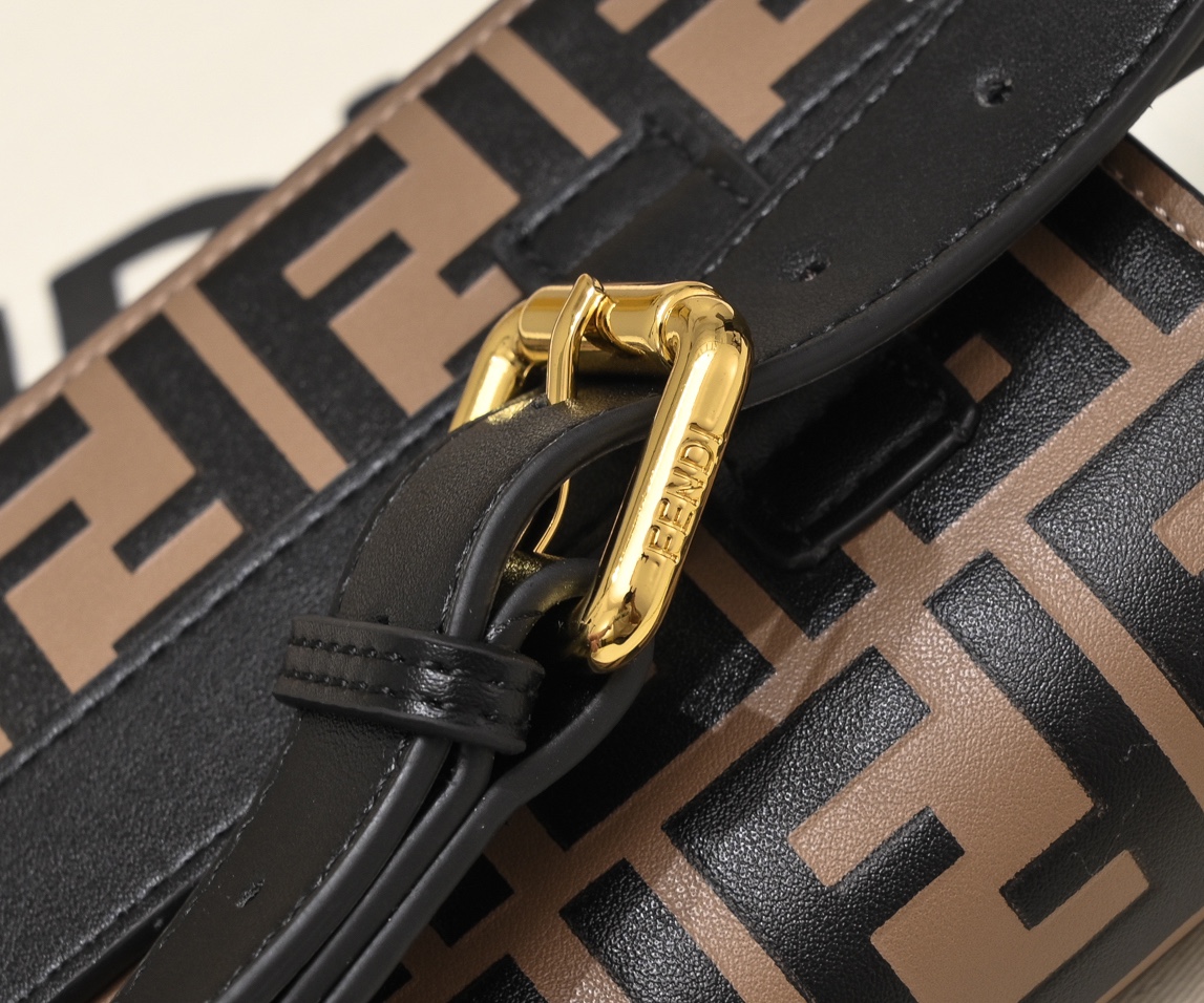 TOP FENDI Fend Chain Messenger Waist Bag - Black