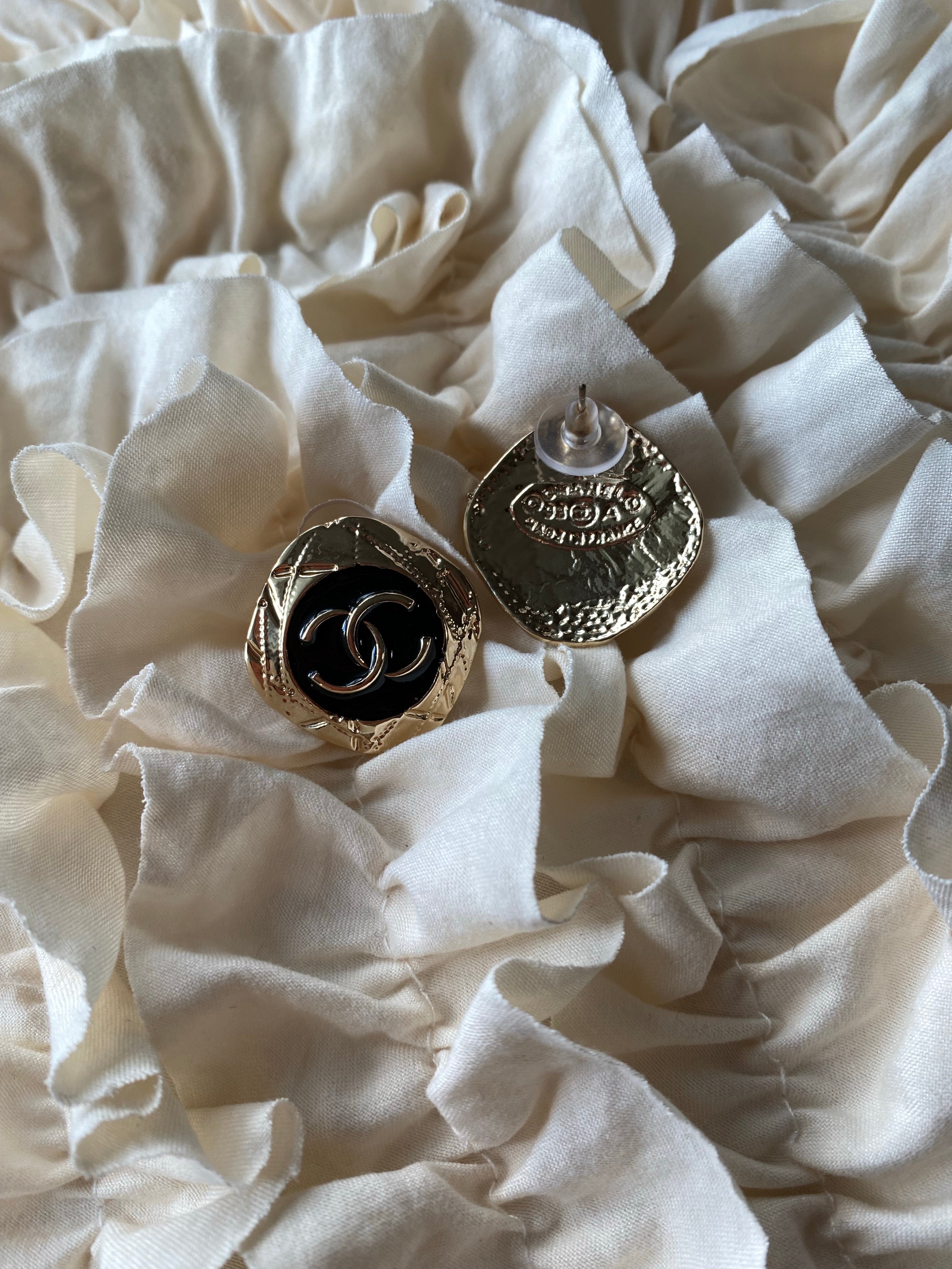 TOP CHANEL Stud Diamond Earrings