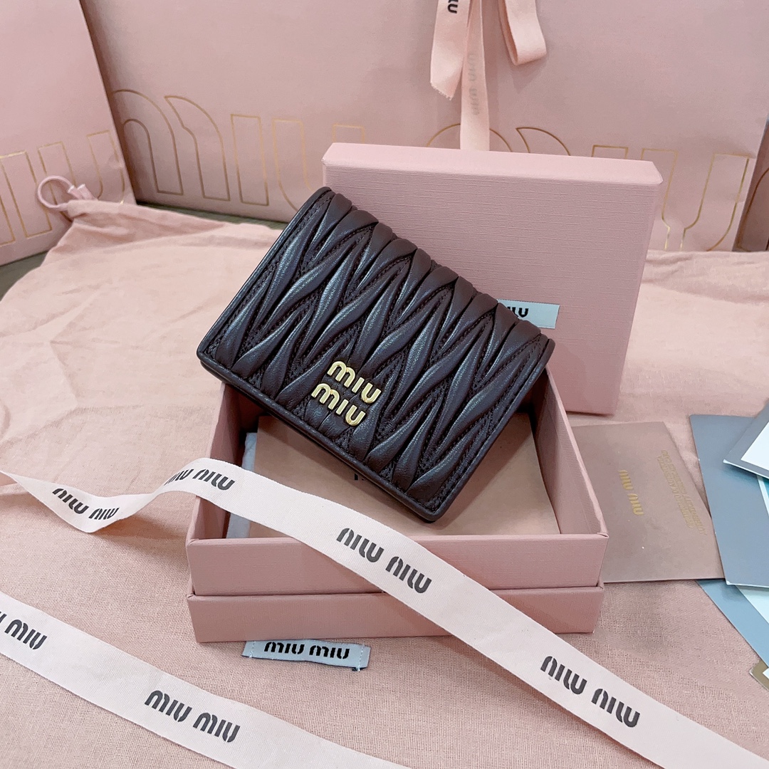 TOP Miu Miu Lambskin Matelasse Pocket Wallet 11.5x8cm - 2 Color