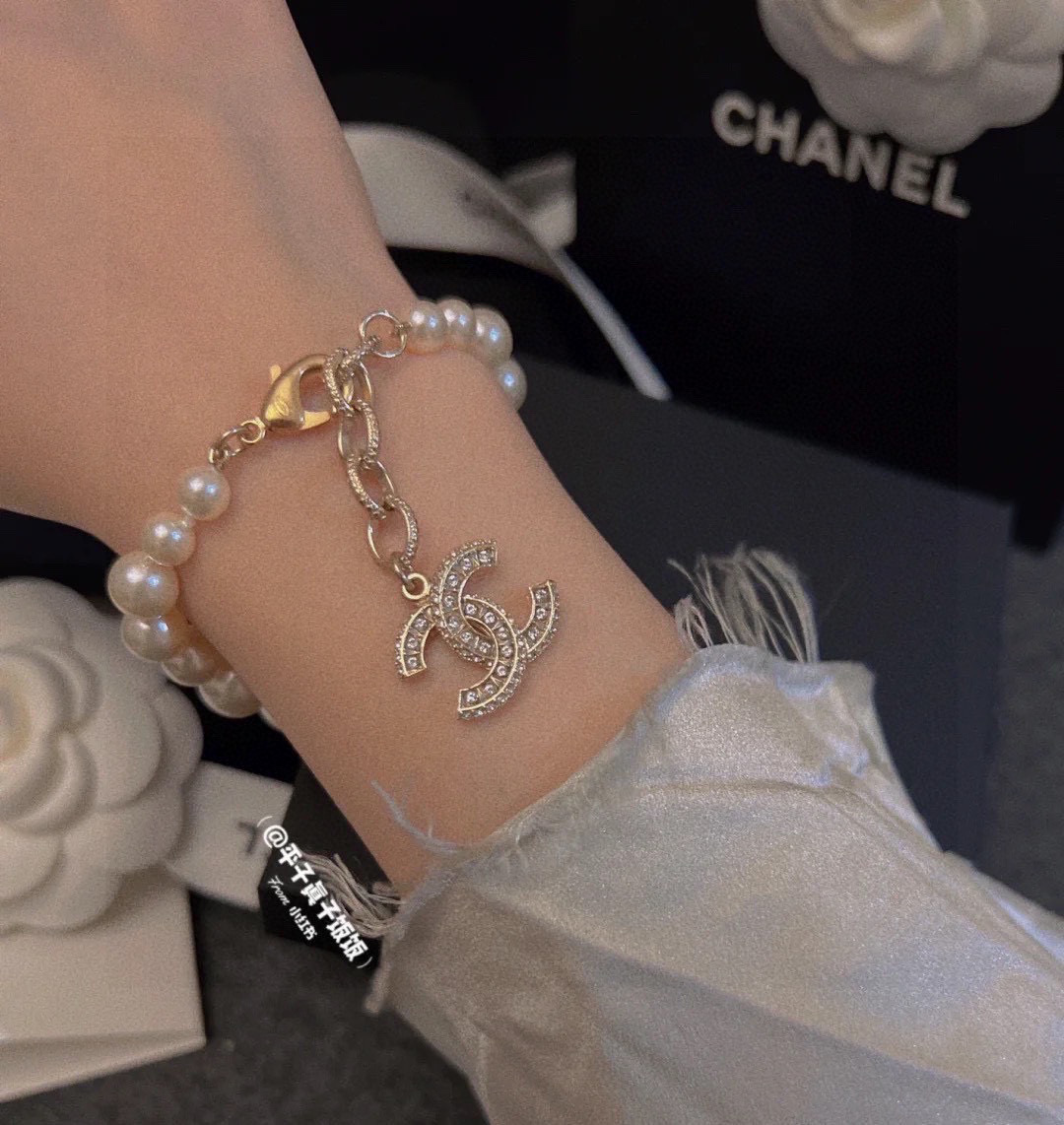 TOP CHANEL Diamonds Logo Pearls Bracelet