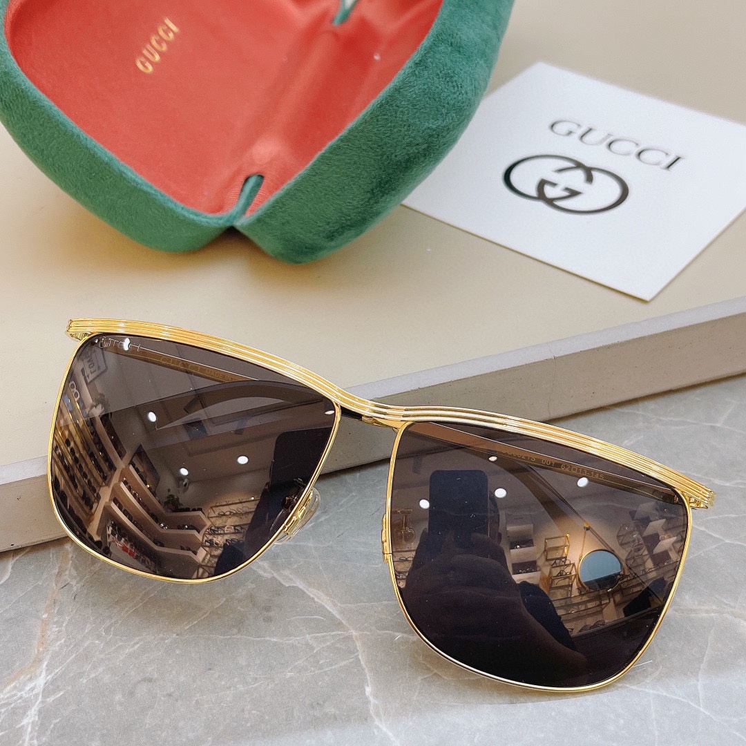 TOP Gucci  Sunglasses  - 4 Color