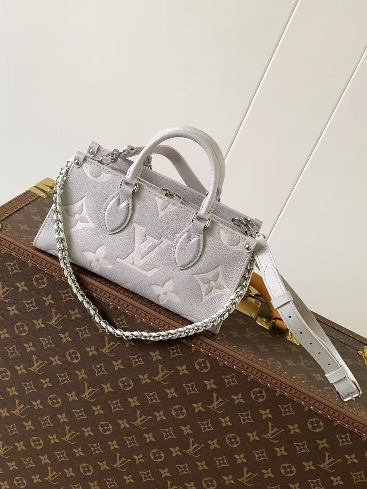TOP Louis Vuitton LV On The Go 18x12x16cm - Gray