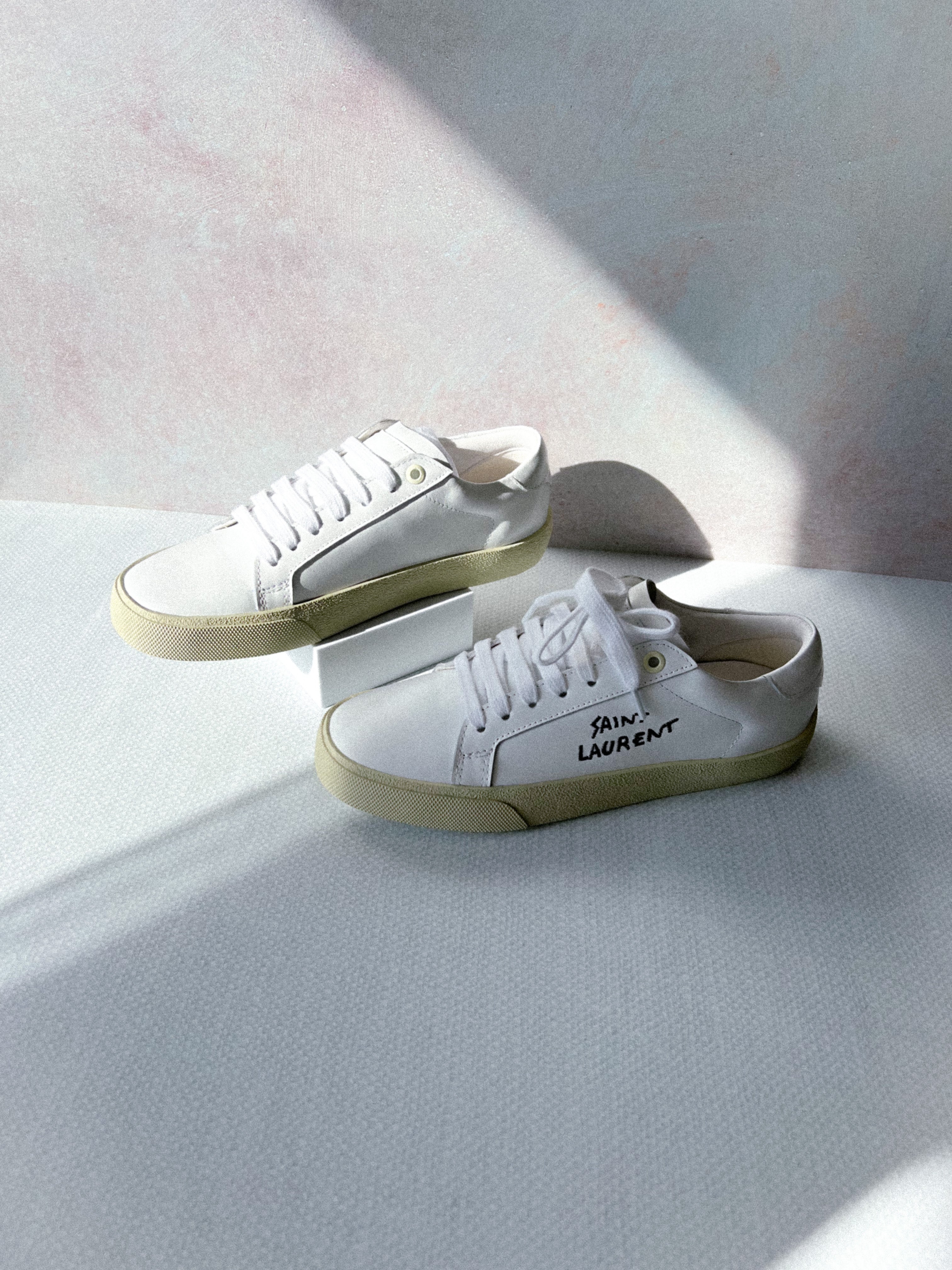 TOP Yves Saint Laurent YSL Leather Sneakers - White