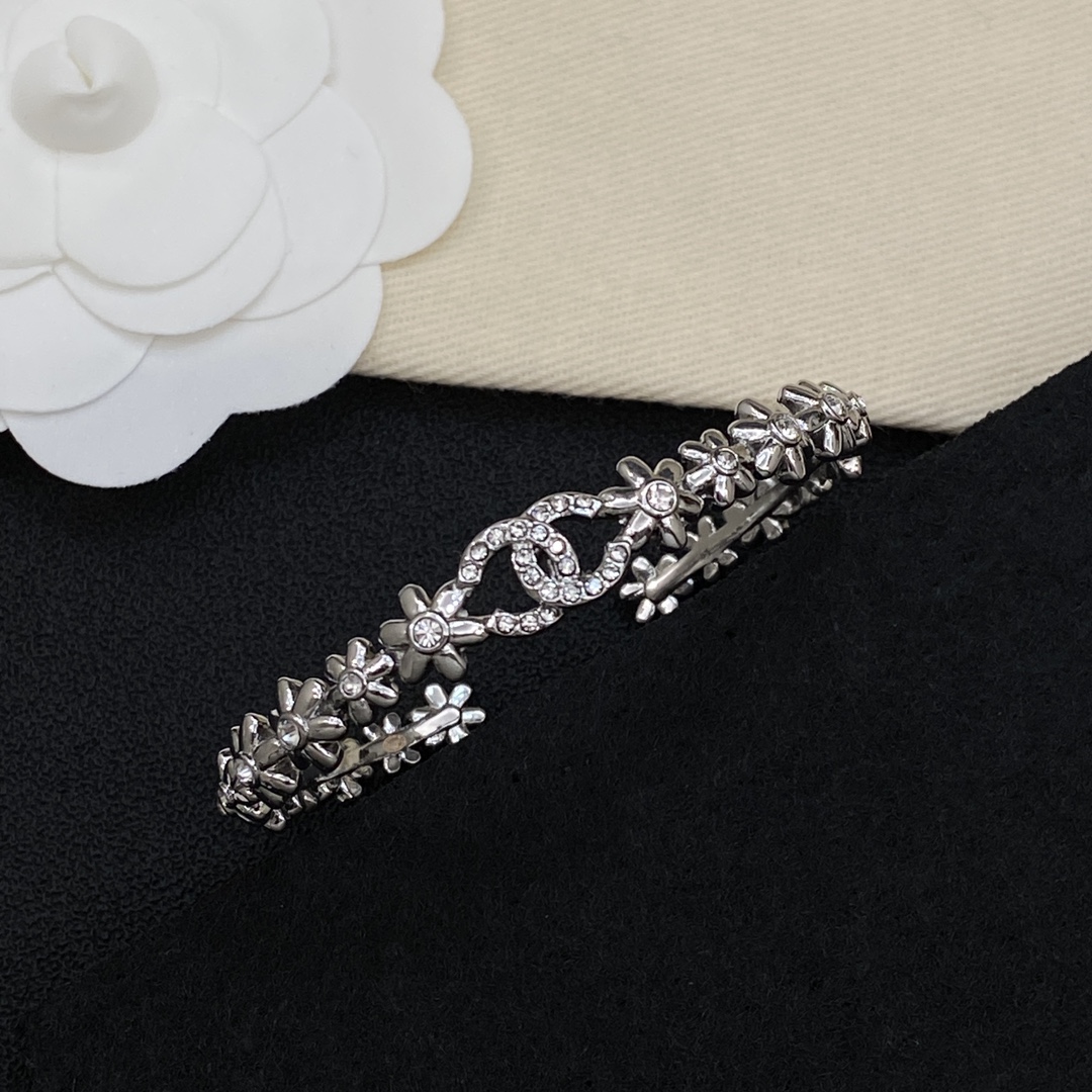 TOP CHANEL Bracelet - Silver