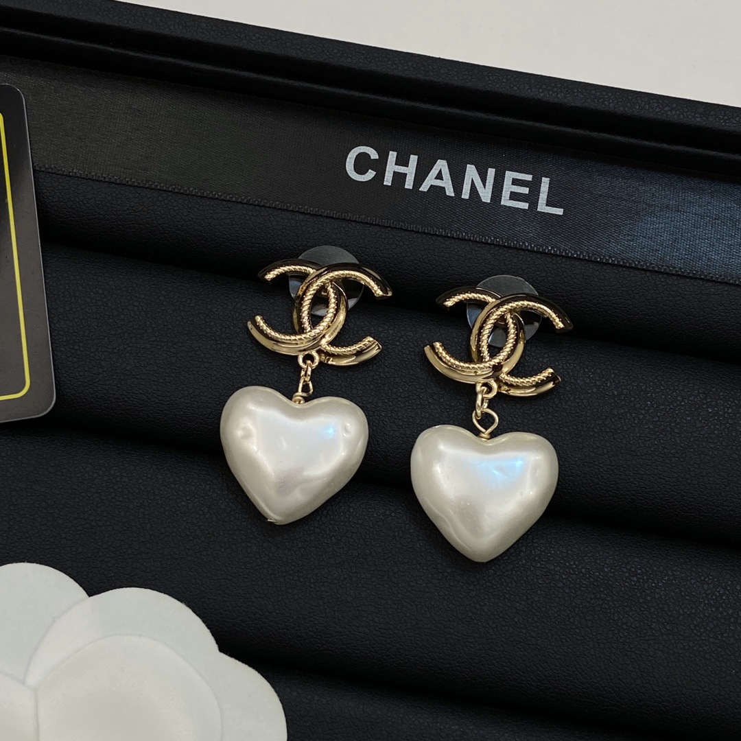 TOP CHANEL Pearl Earrings - Gold&White