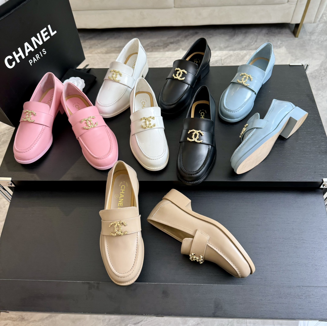 TOP CHANEL Loafers with Large CC Logo - 5 Color
