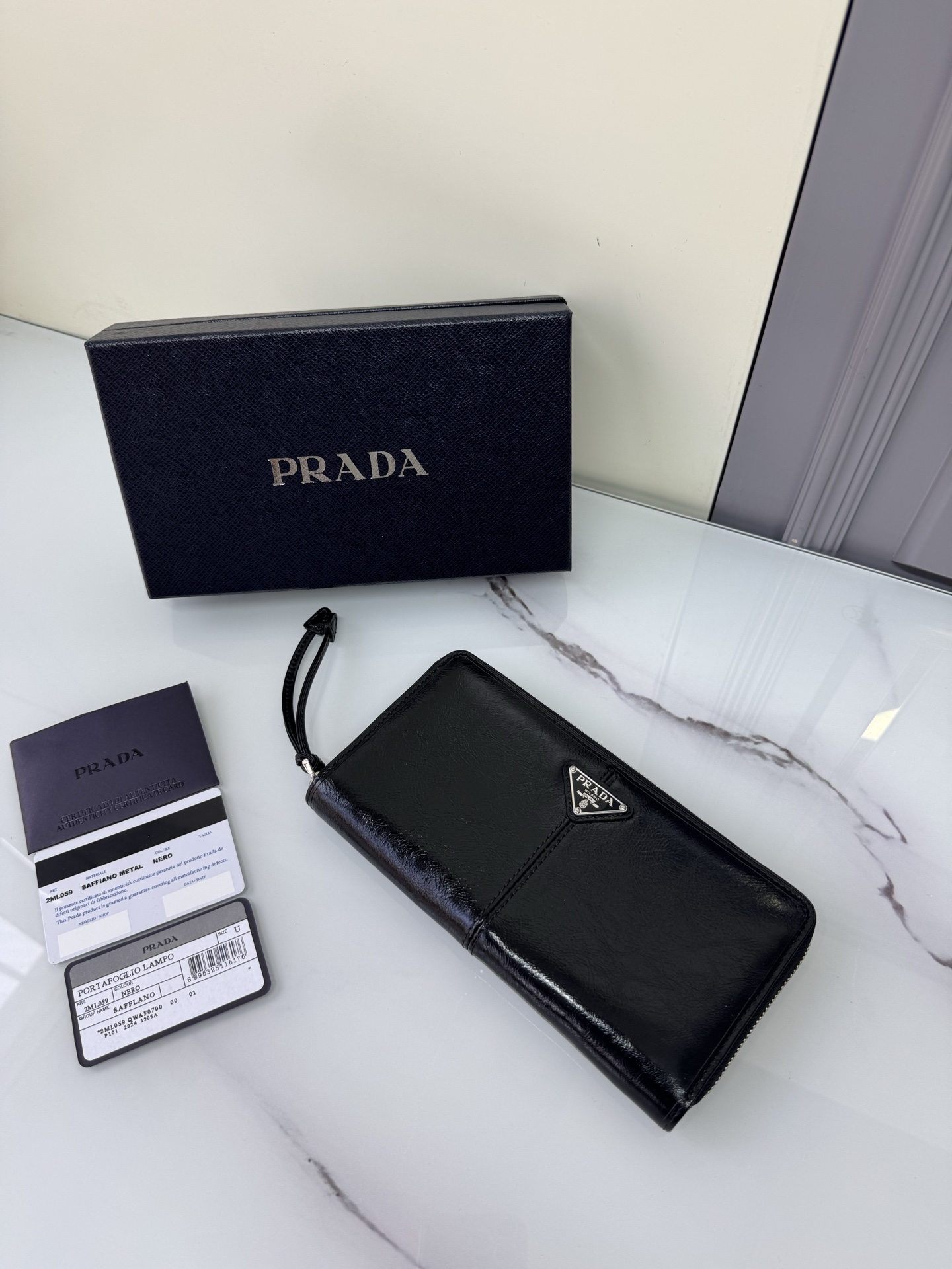 TOP PRADA Oil Waxed Cowhide Wallet 20cm×10.3cm - Black