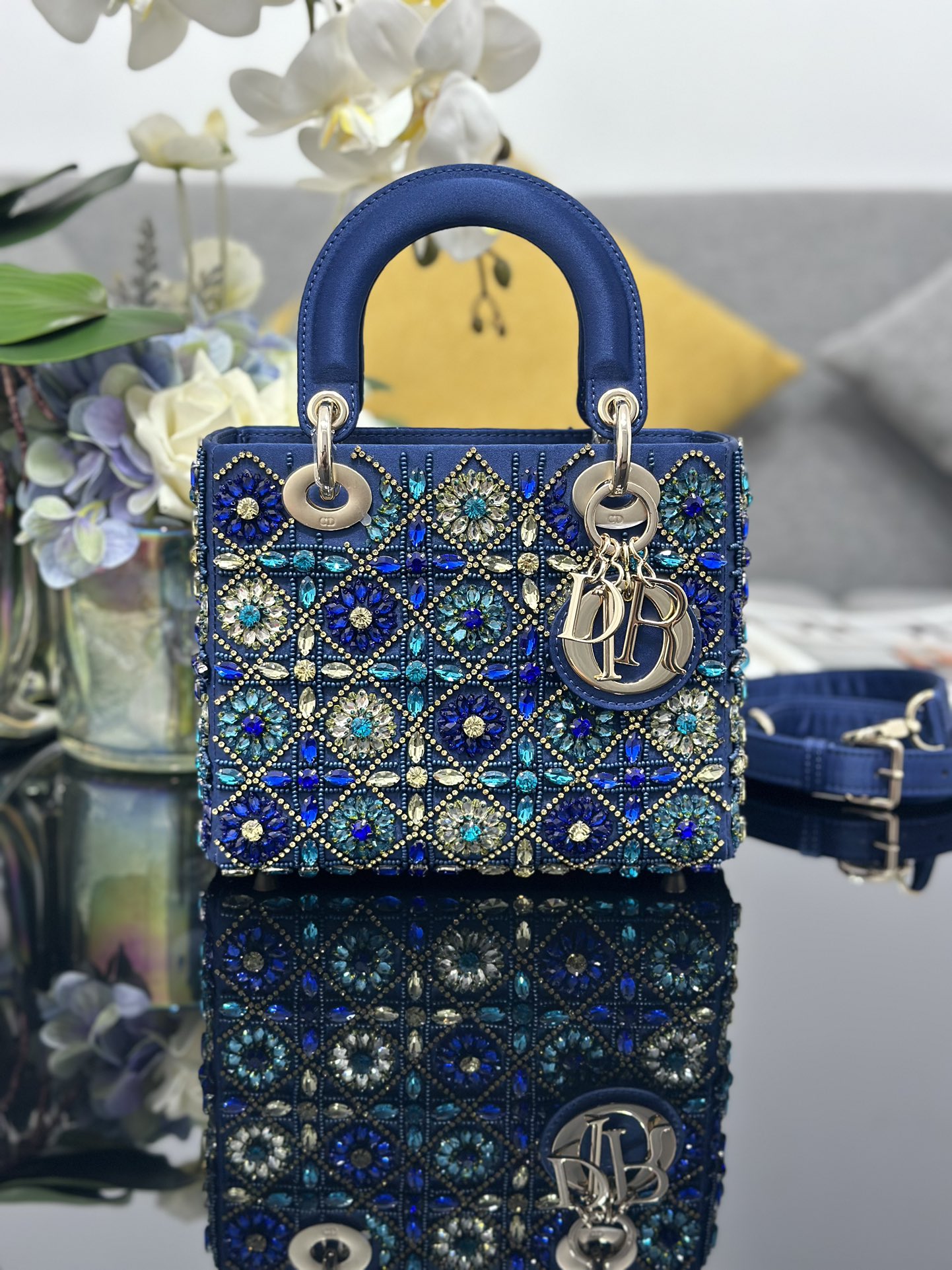 TOP Christian Dior Four Grid Embroidered Rhinestones Lady Christian Dior Bags 20*16.5*8 cm- Blue