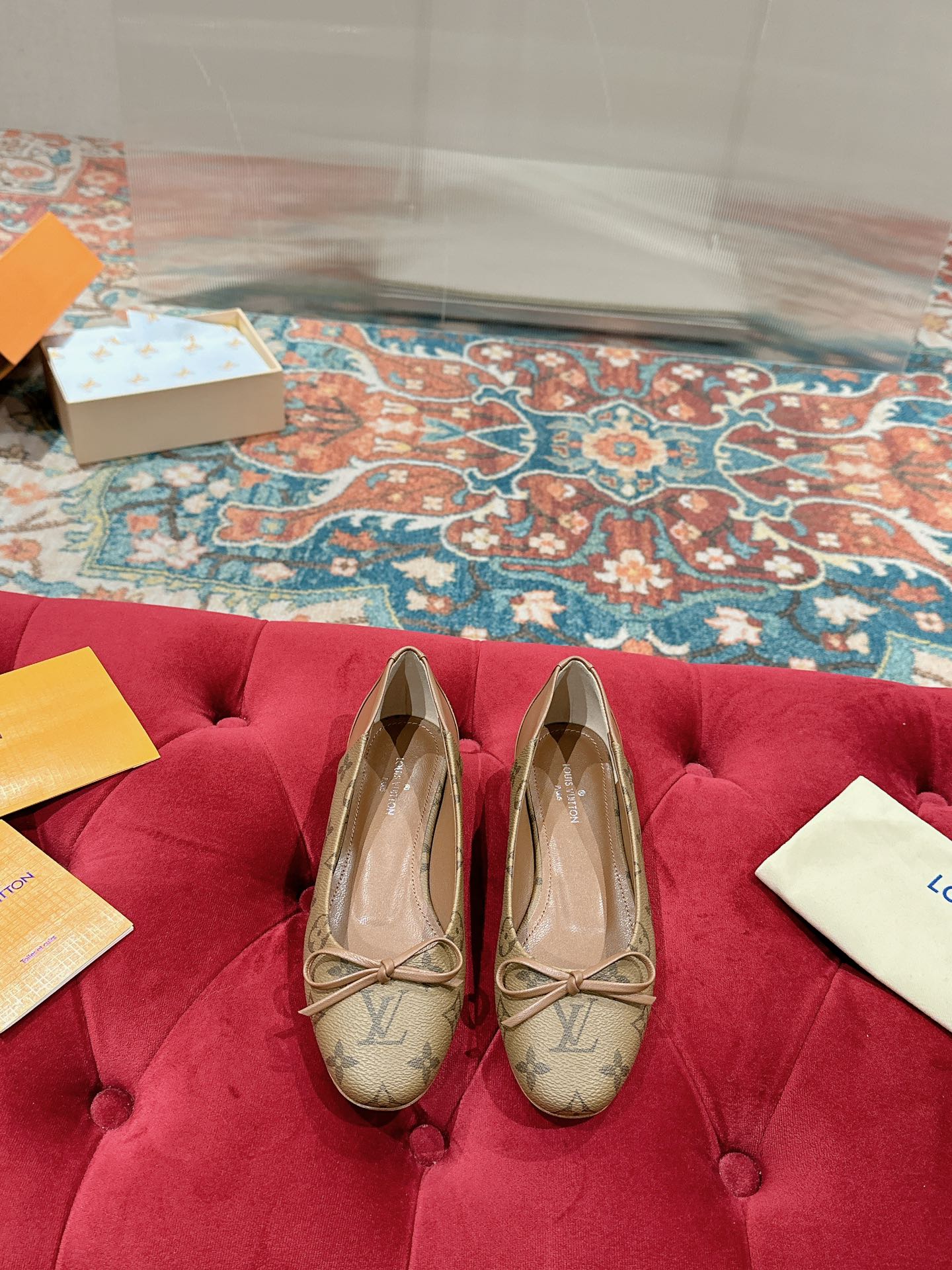 TOP Louis Vuitton LV Urban Twist Flats - 6 Colours