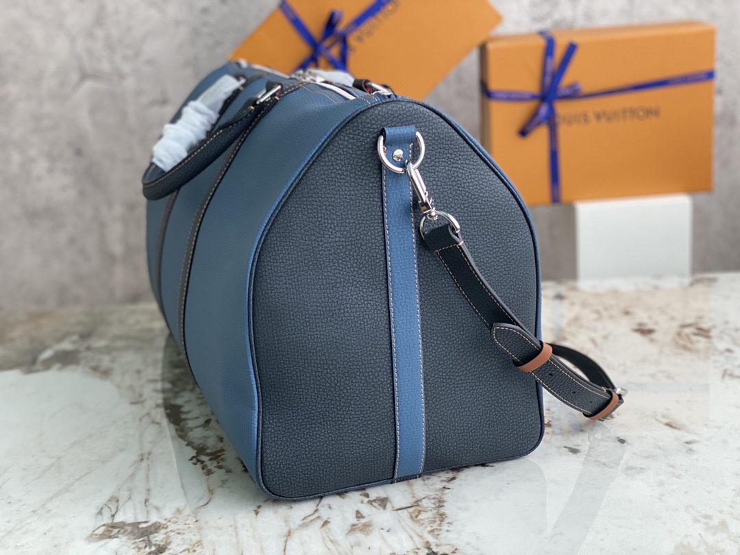TOP Louis Vuitton LV Keepall BANDOULIÈRE 50 Travel Bag Taurillon Leather 50 x 29 x 23 cm - Denim