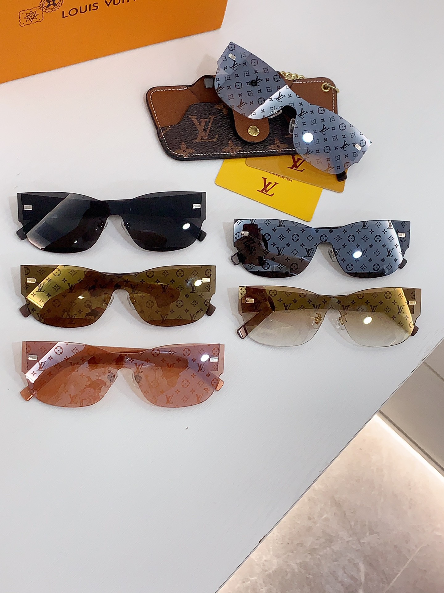 TOP Louis Vuitton LV Sunglasses - 5 Colors