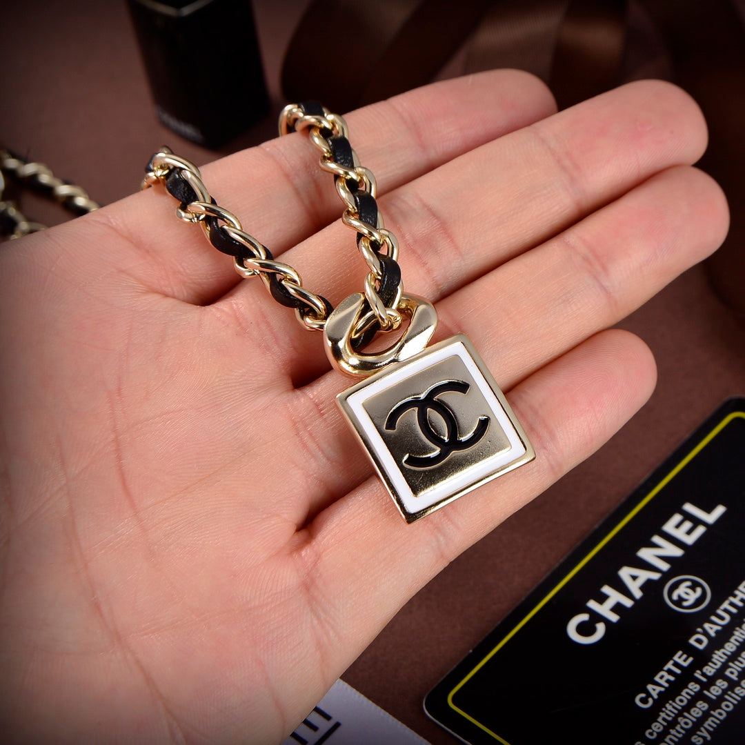 TOP CHANEL Chain Rope Square Necklace