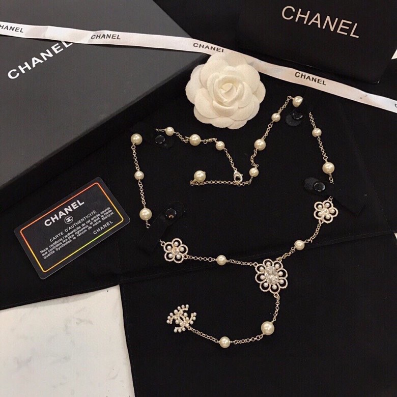 TOP CHANEL Double C Pearl Sweater Chain Necklace