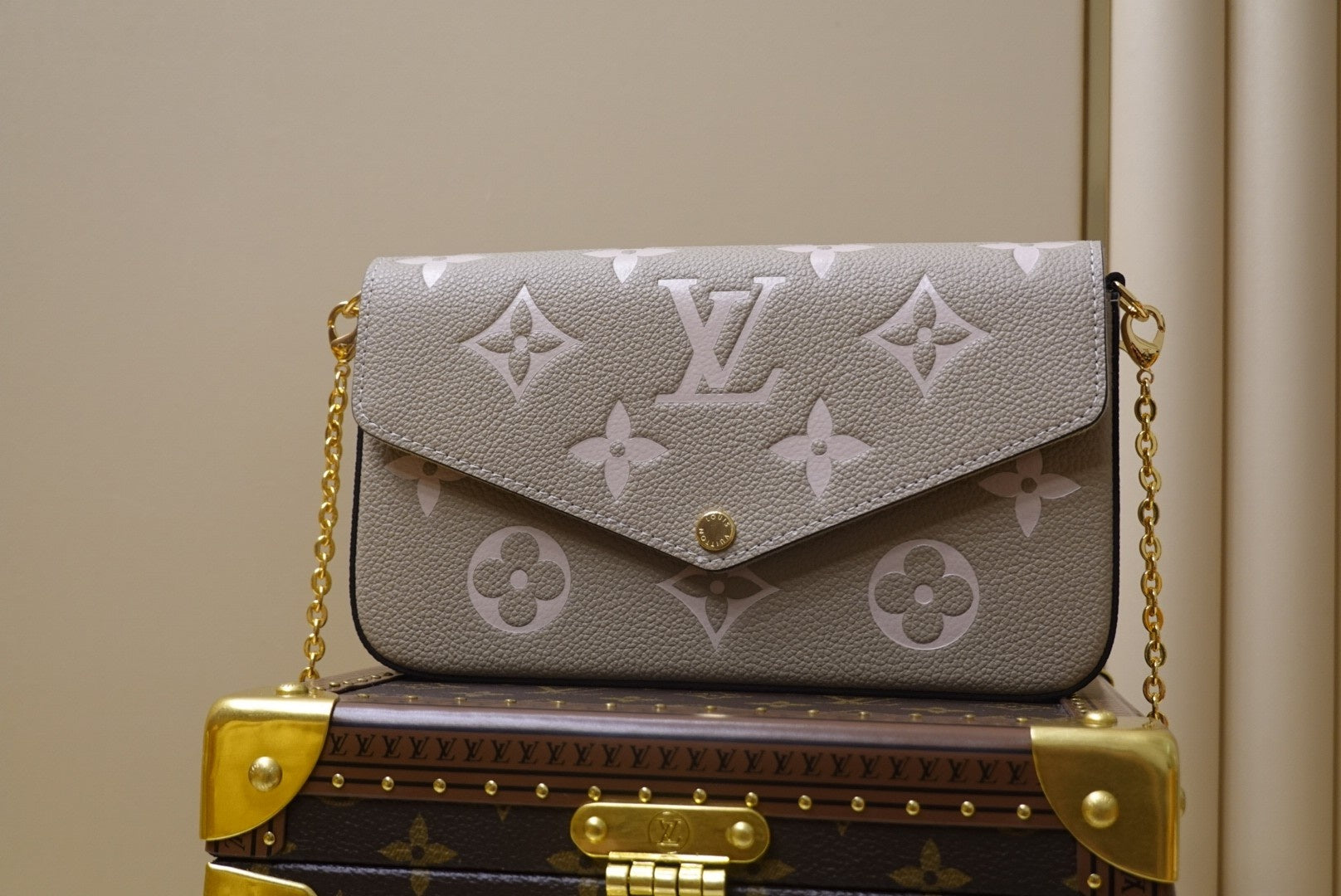 TOP Louis Vuitton LV L*V Felicie 2 Tone Bag 21X12X3cm - Cream