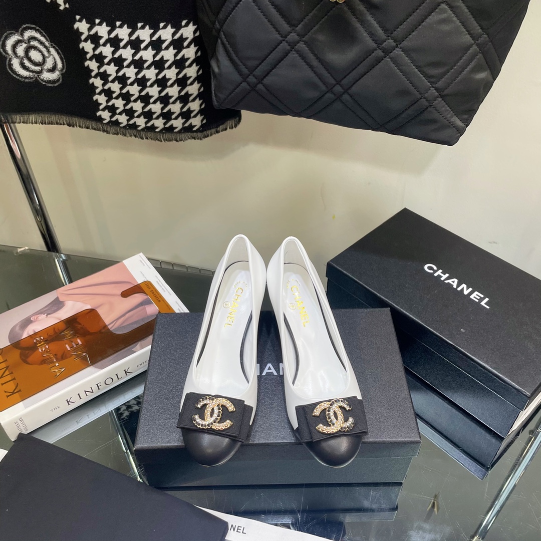 TOP CHANEL Leather High heel - 3 Color