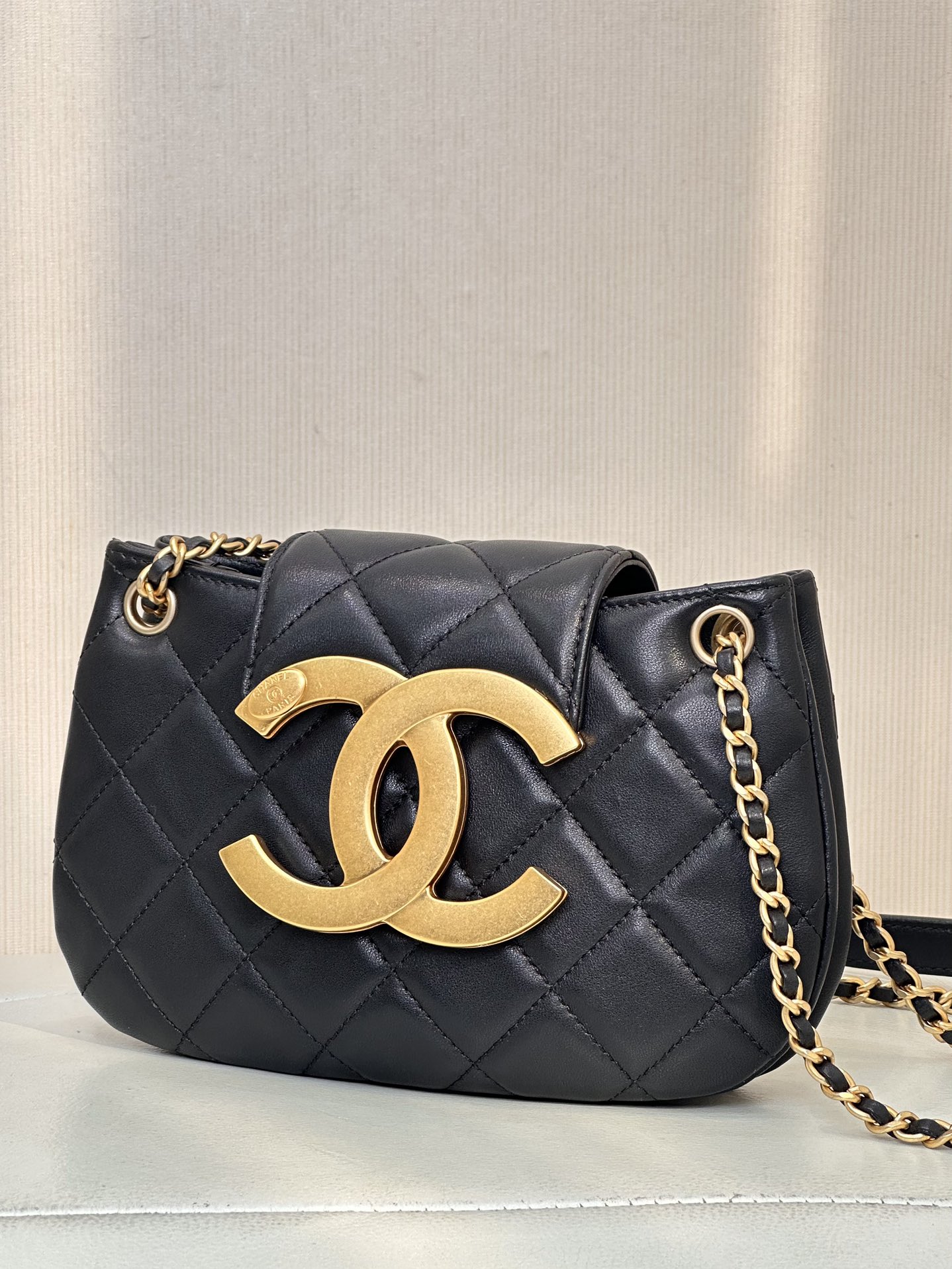 TOP CHANEL Retro Metal LOGO Leather Rhombus Bag 21×14×5cm - GHW&Black