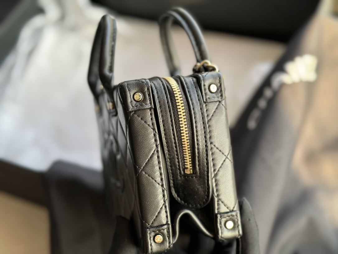 TOP CHANEL Mini Box Bag 11.5 X15 X8.5 cm - Black