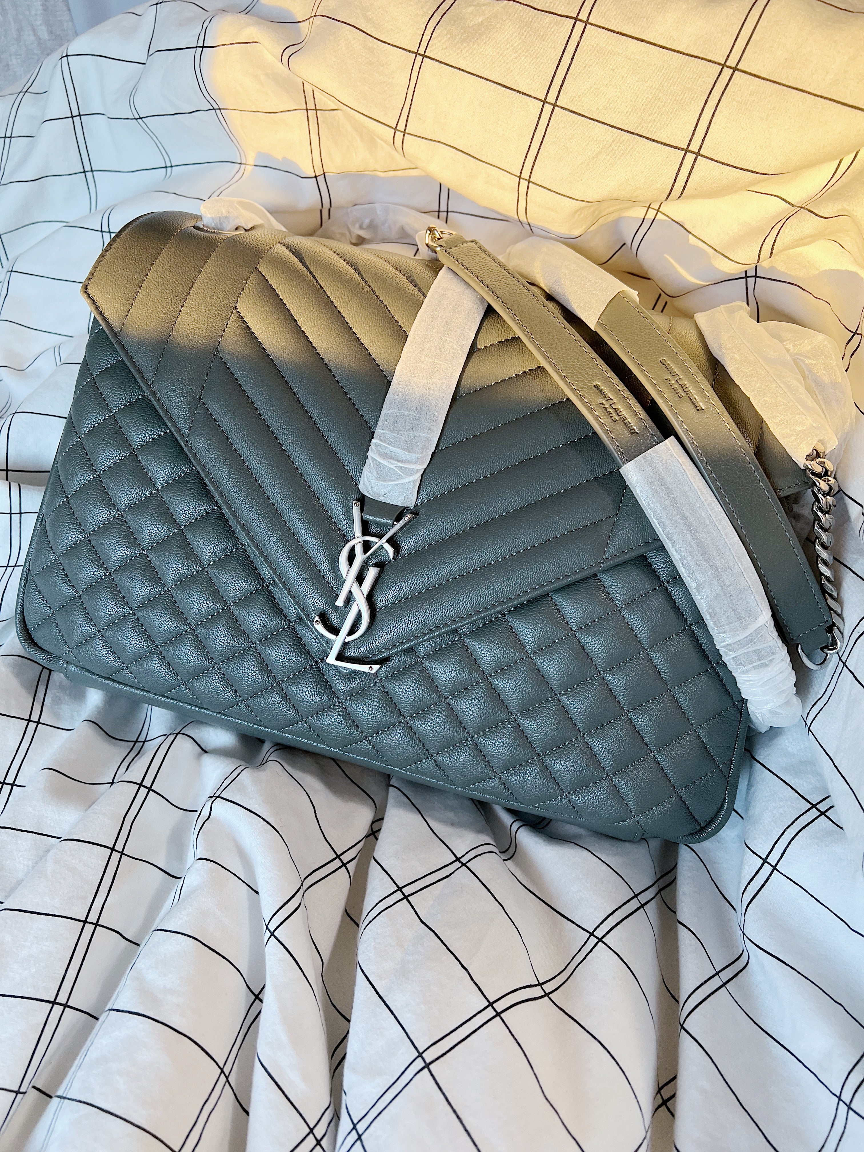 TOP Yves Saint Laurent YSL Envelope Medium Bag - Grey w SHW