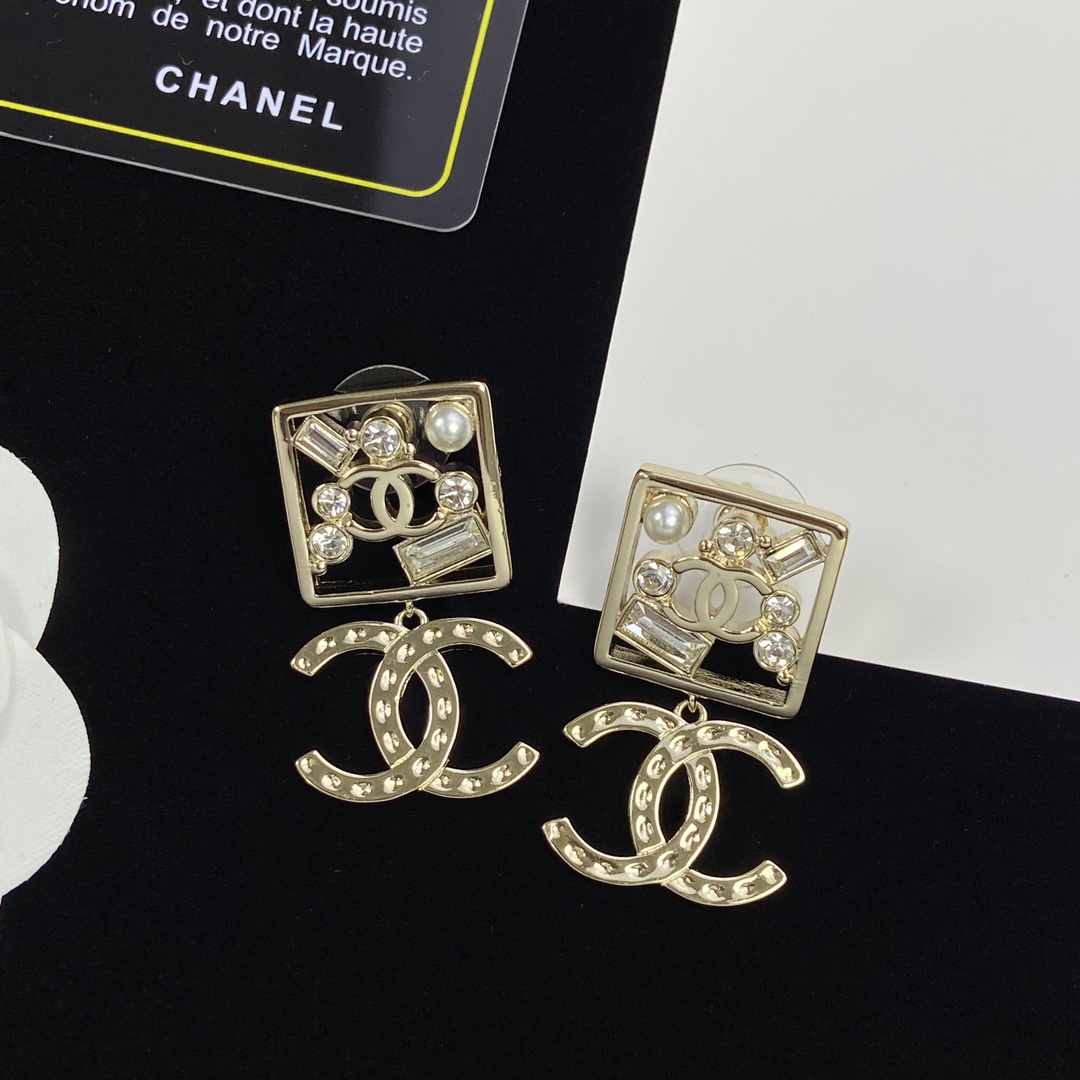 Top CHANEL Metal Square Crystal/Pearl Stud Earrings