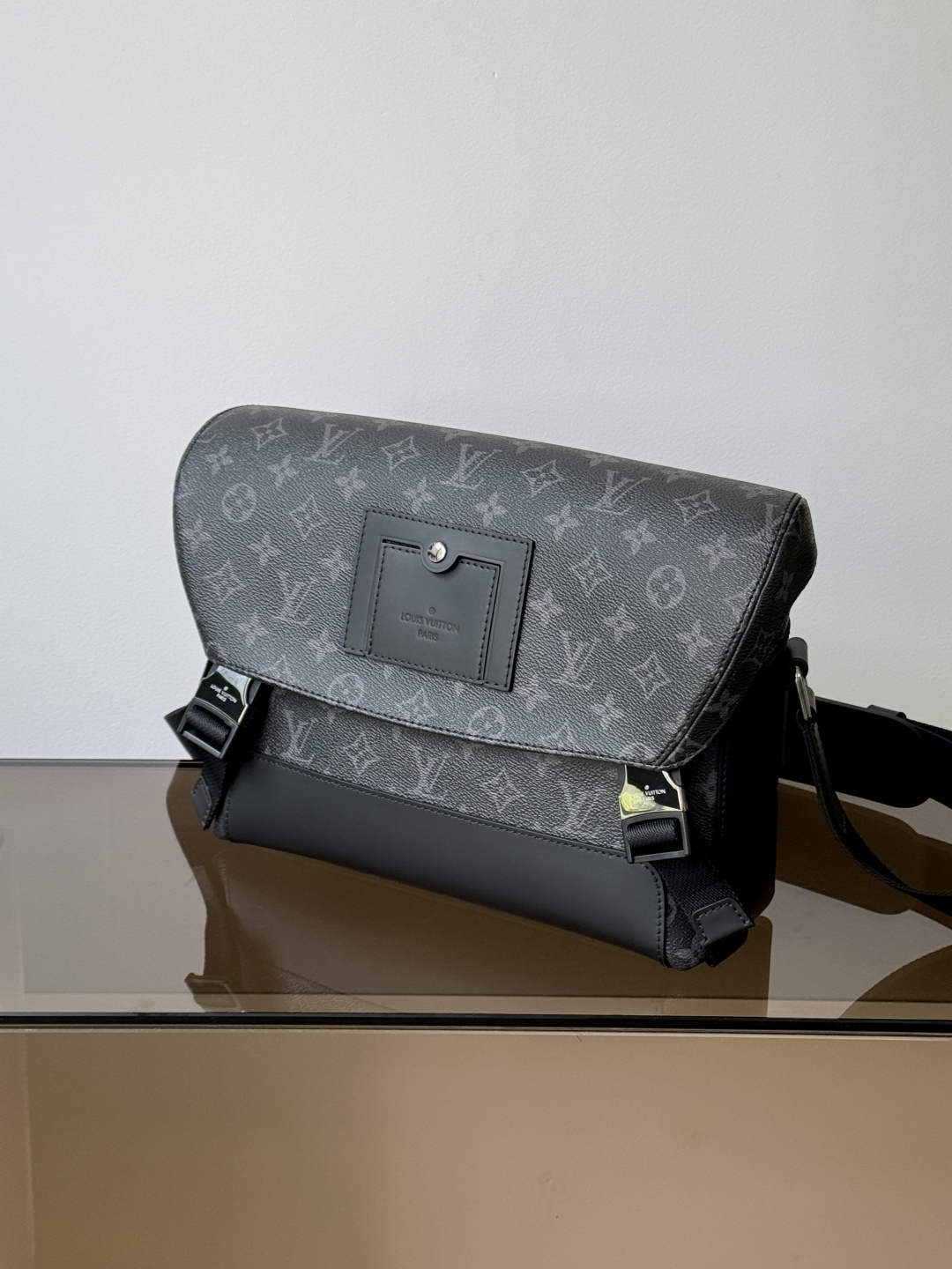 TOP Louis Vuitton LV Pochette Voyage Bag 33✖️22.5✖️11cm - Black