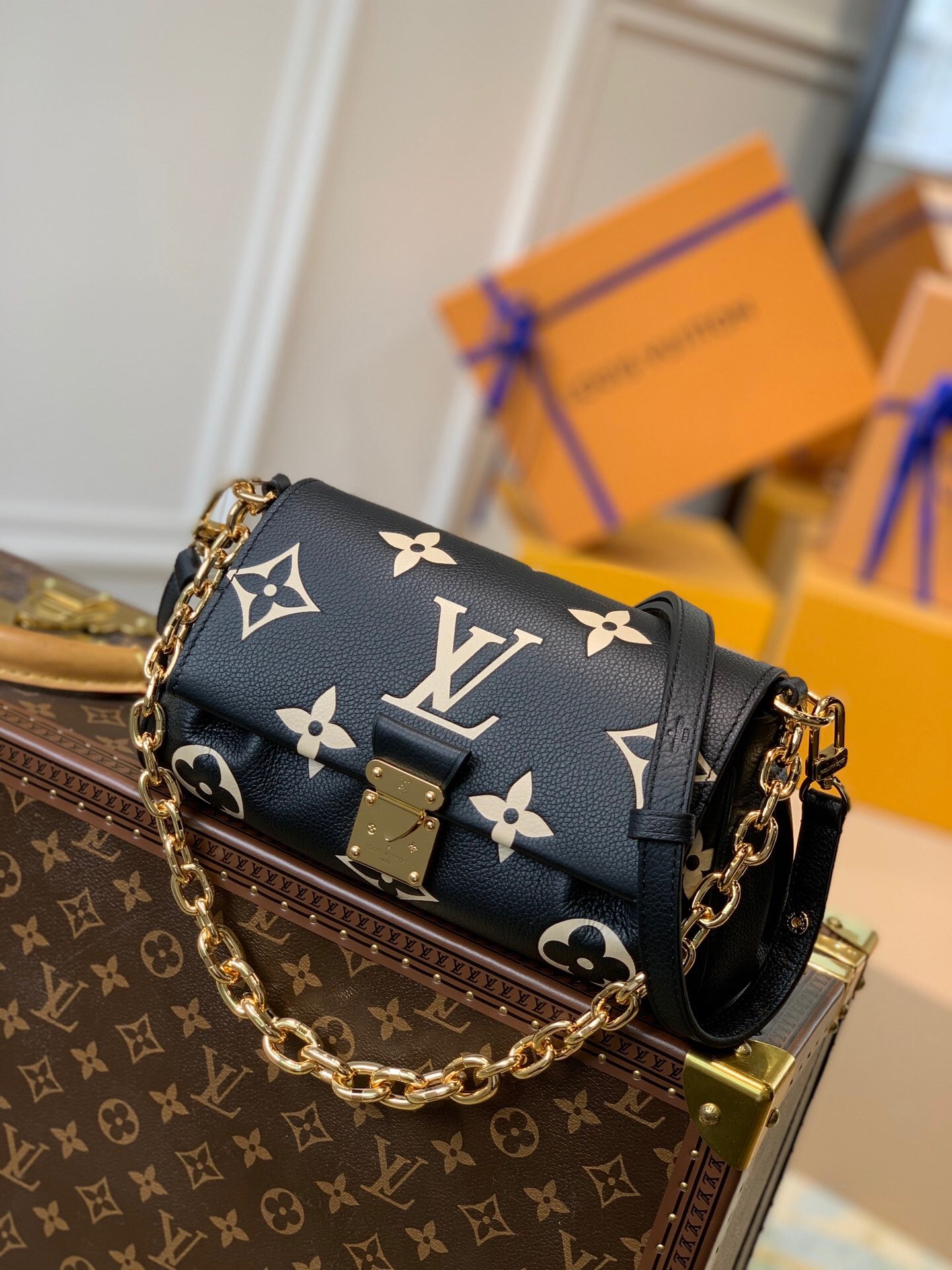 TOP Louis Vuitton LV  Favorite Bag 20.5x13.5x12cm- Black