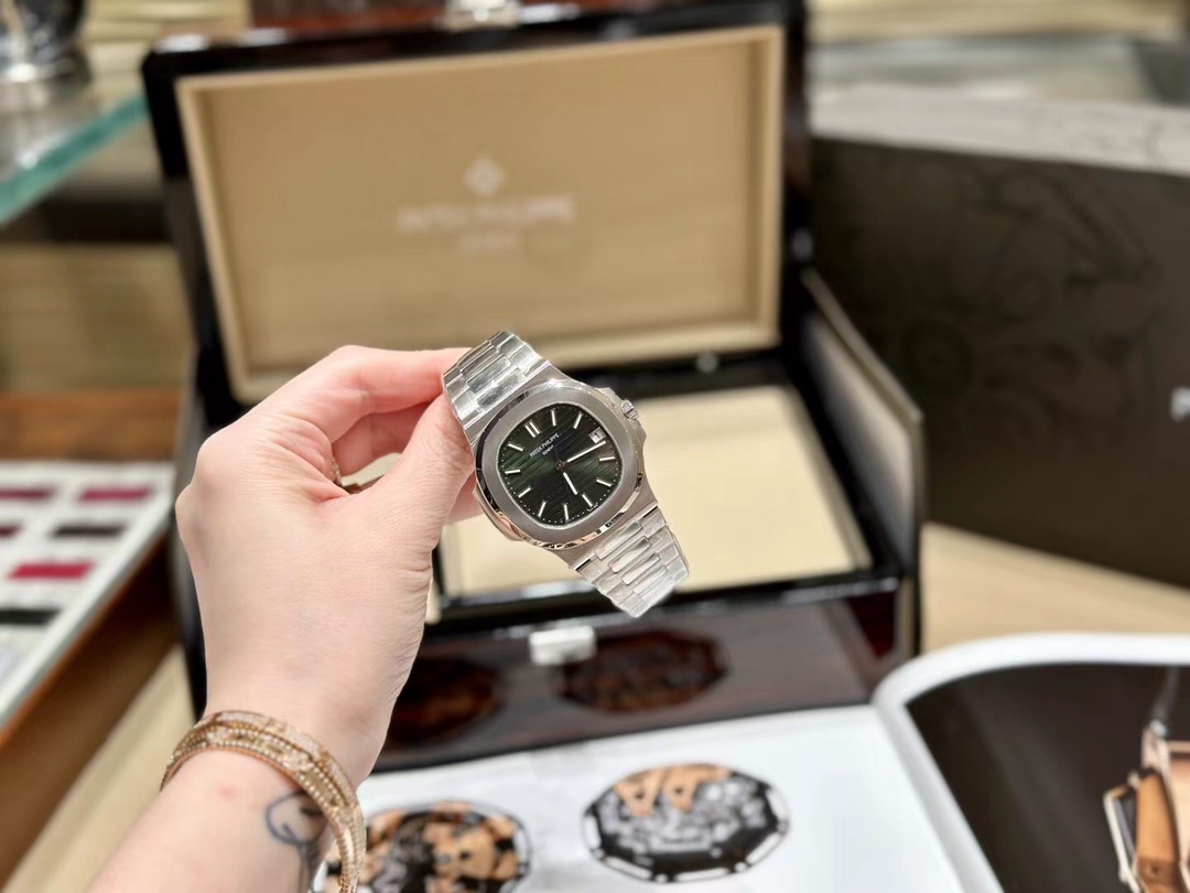 TOP Patek Philippe Nautilus 40mm Watch - Dark Green
